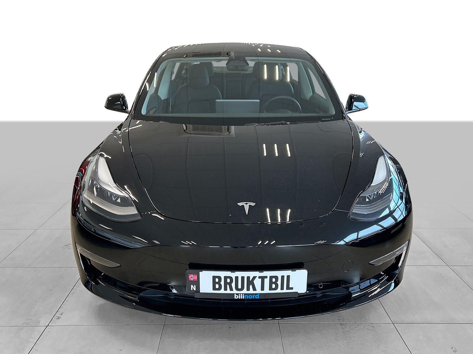 Oppgradert utgave av model 3, med crome delte brede frontlys