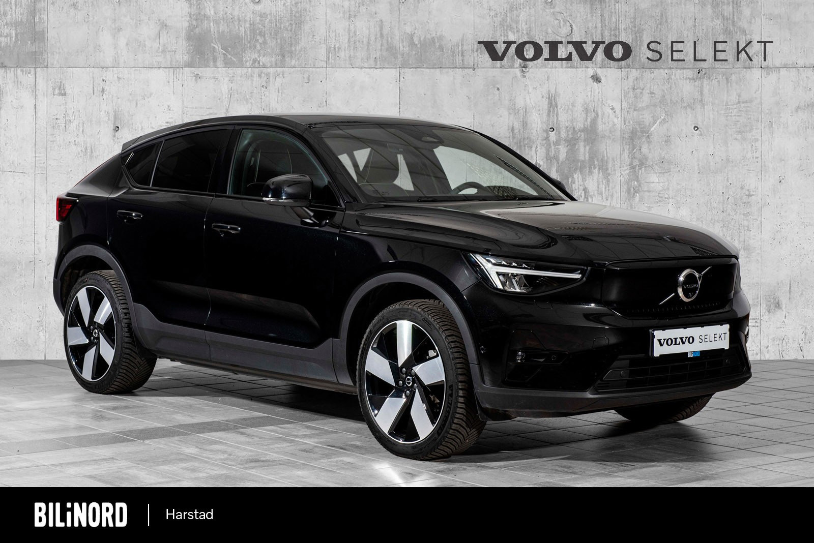 Flott Volvo C40 Twin Ultimate 2023 i fargen Onyx Black Metallic og 20" sommerhjul