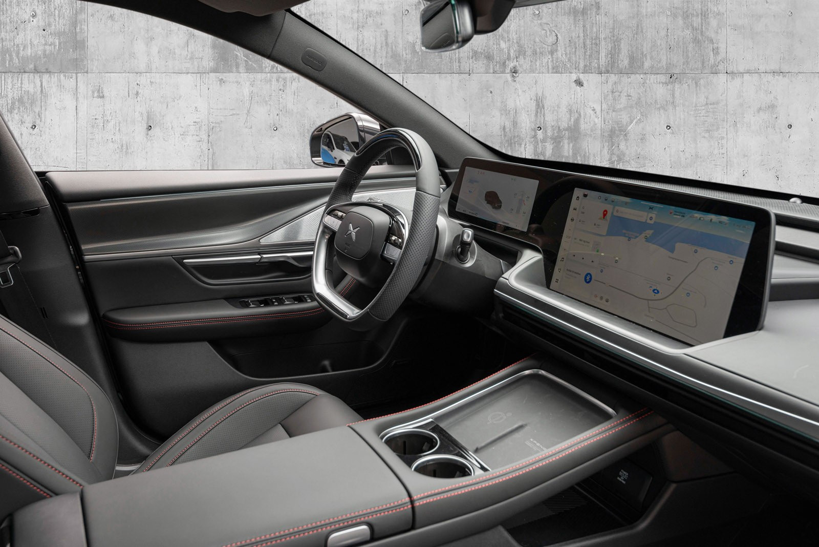Bilen har Adaptiv Cruise Control (ACC), Adaptive Turning Cruise (ATC) og Active Lane Change (ALC)