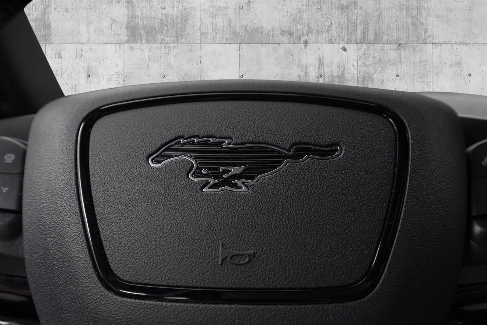Tøff Mustang logo i ratt!