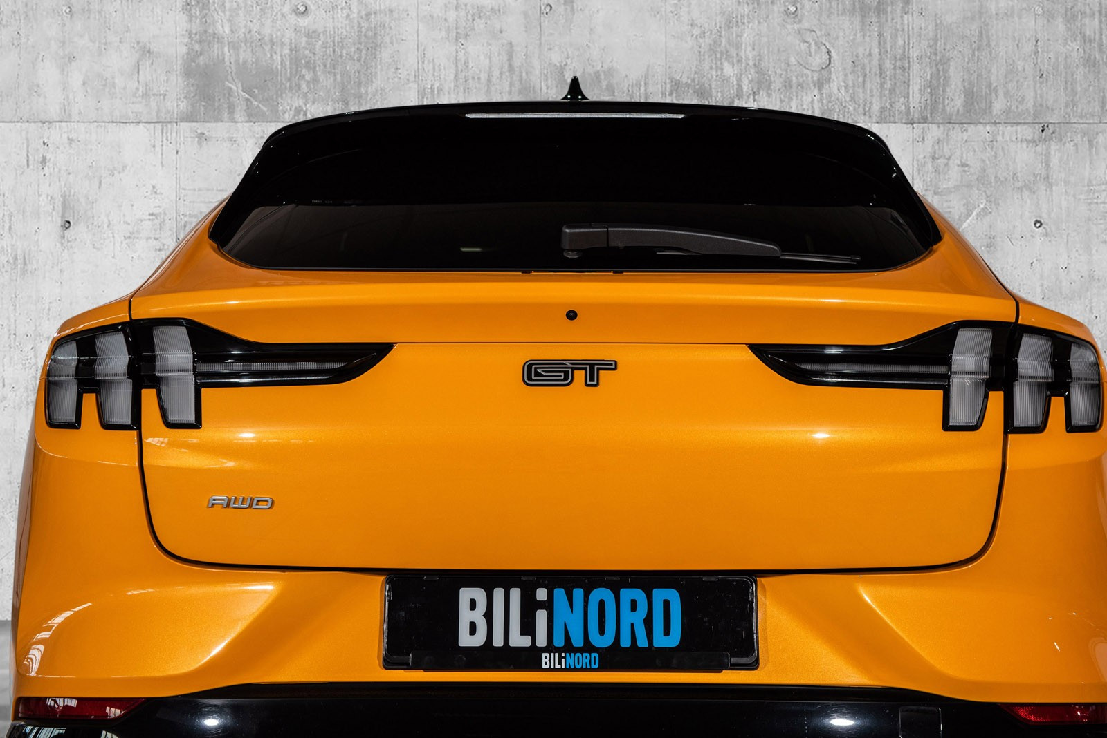 Bakende tydelig inspirert av klassiske Mustang