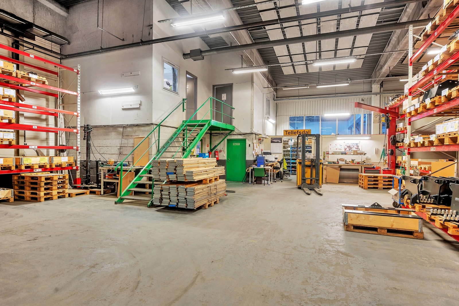 Lagerhall, seksjon 4. Galleribilde