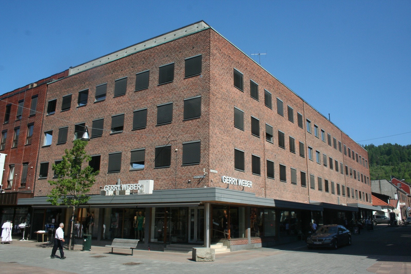 469_2030769986.jpg Galleribilde