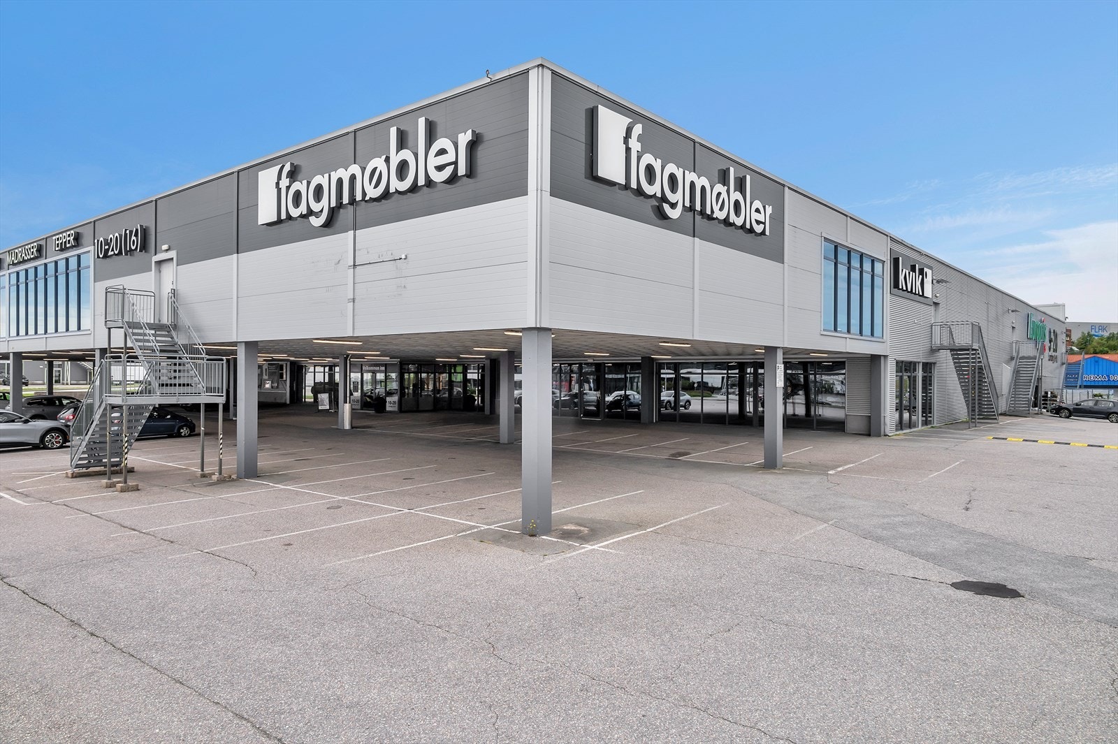 Rikelig med parkeringsplasser Galleribilde