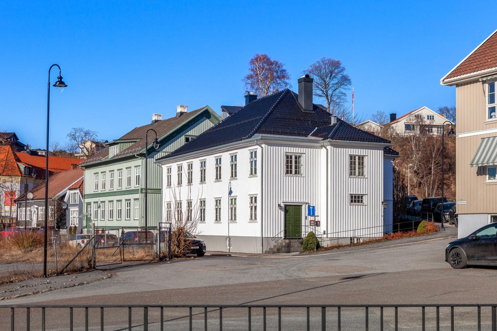 Ærverdige kontorlokaler sentralt i Larvik Galleribilde