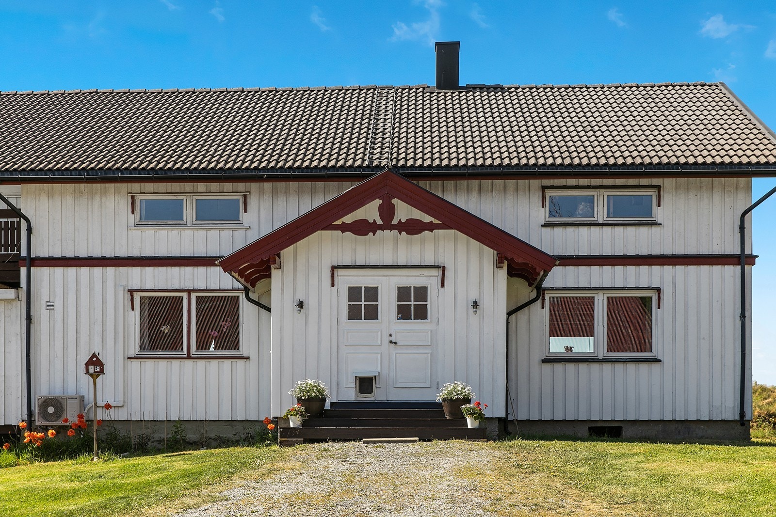 Taket, vinduer, renner, nedløp og beslag var nytt i 2003 Galleribilde
