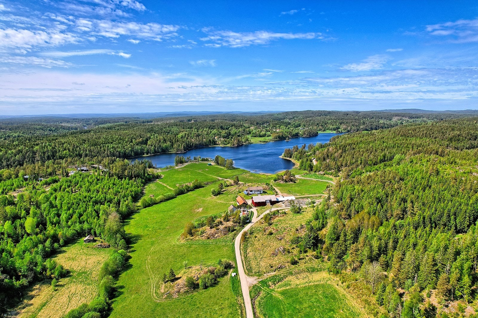 Grensen mellom Rakkestad og Sarpsborg kommune går ute i vannet (Langen) Galleribilde