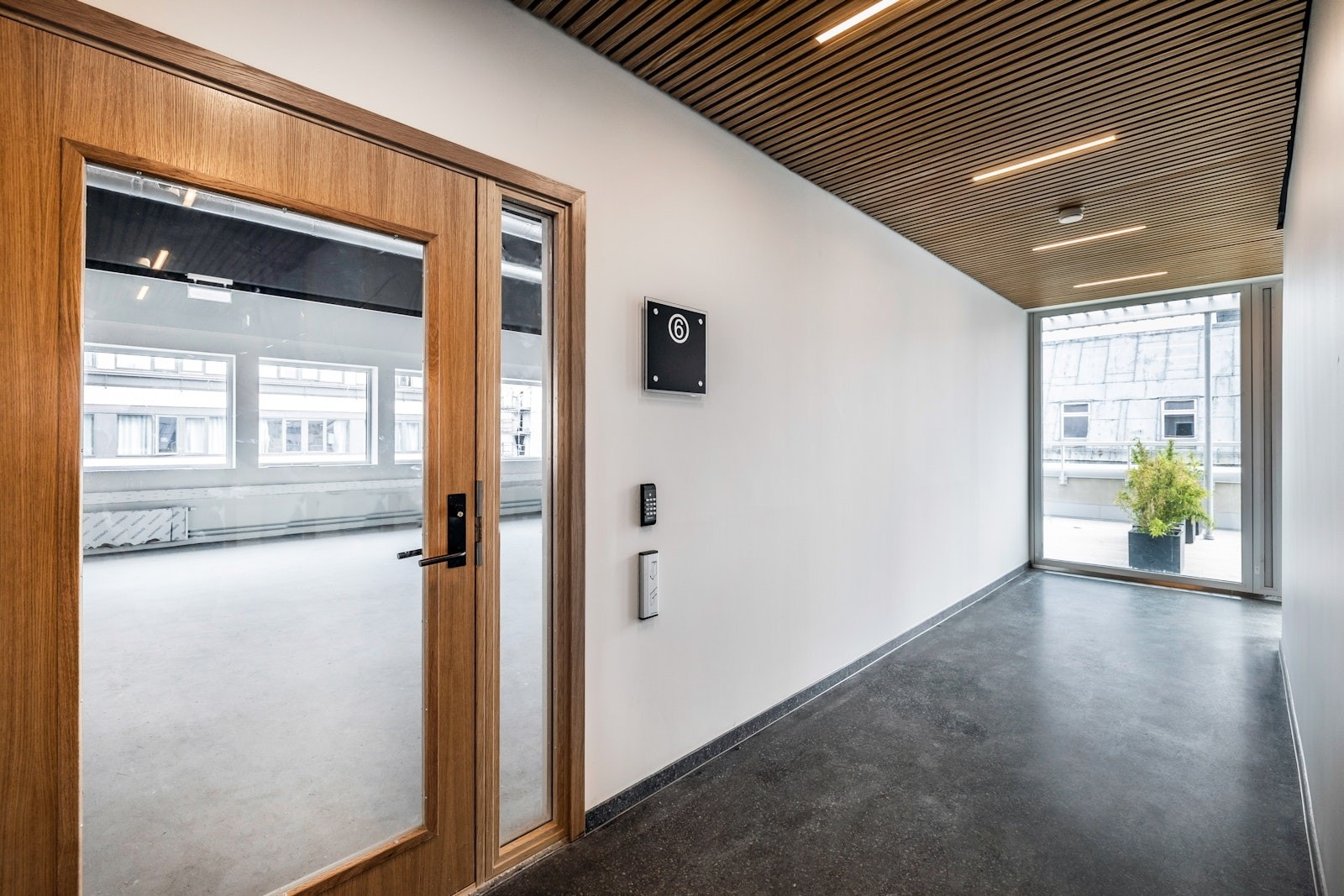 Inngangsparti til kontor Galleribilde