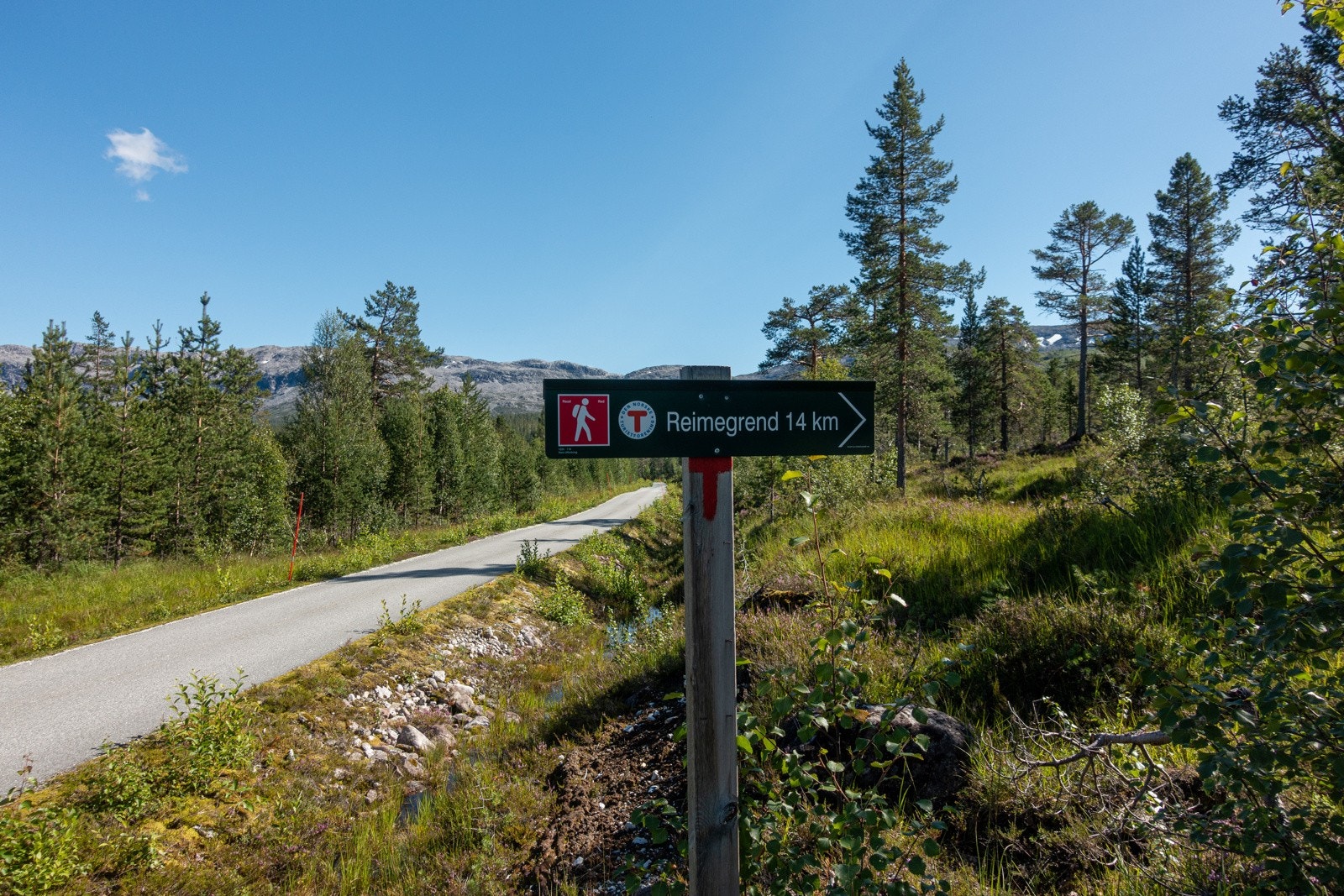 Dnt har en tursti på eiendommen. Samme sti fører også til Stølen Galleribilde