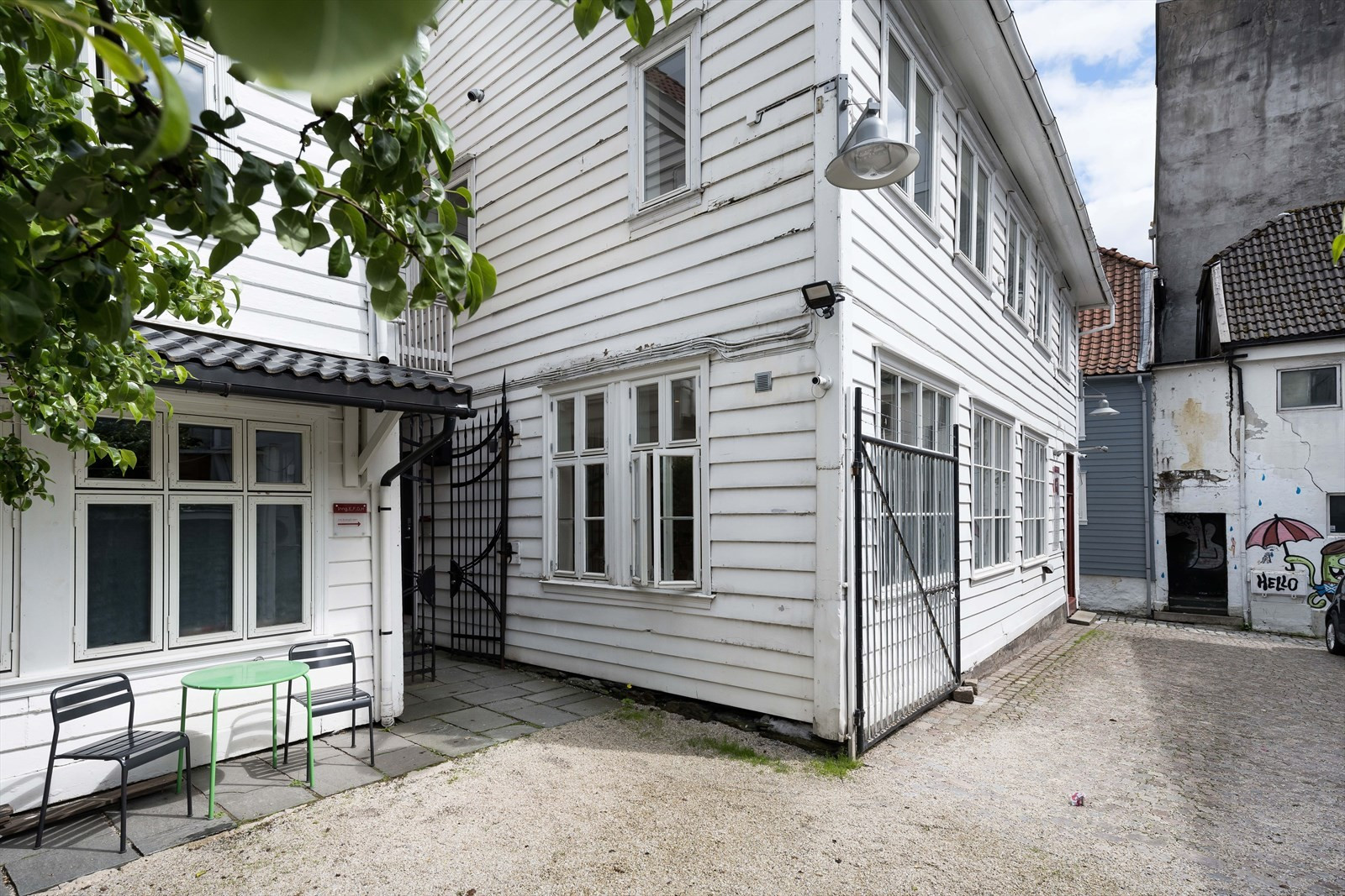 Velkommen til Øvre Korskirkesmauet 2B - presentert av Stephane Trotta v/ EiendomsMegler 1 Næringseiendom