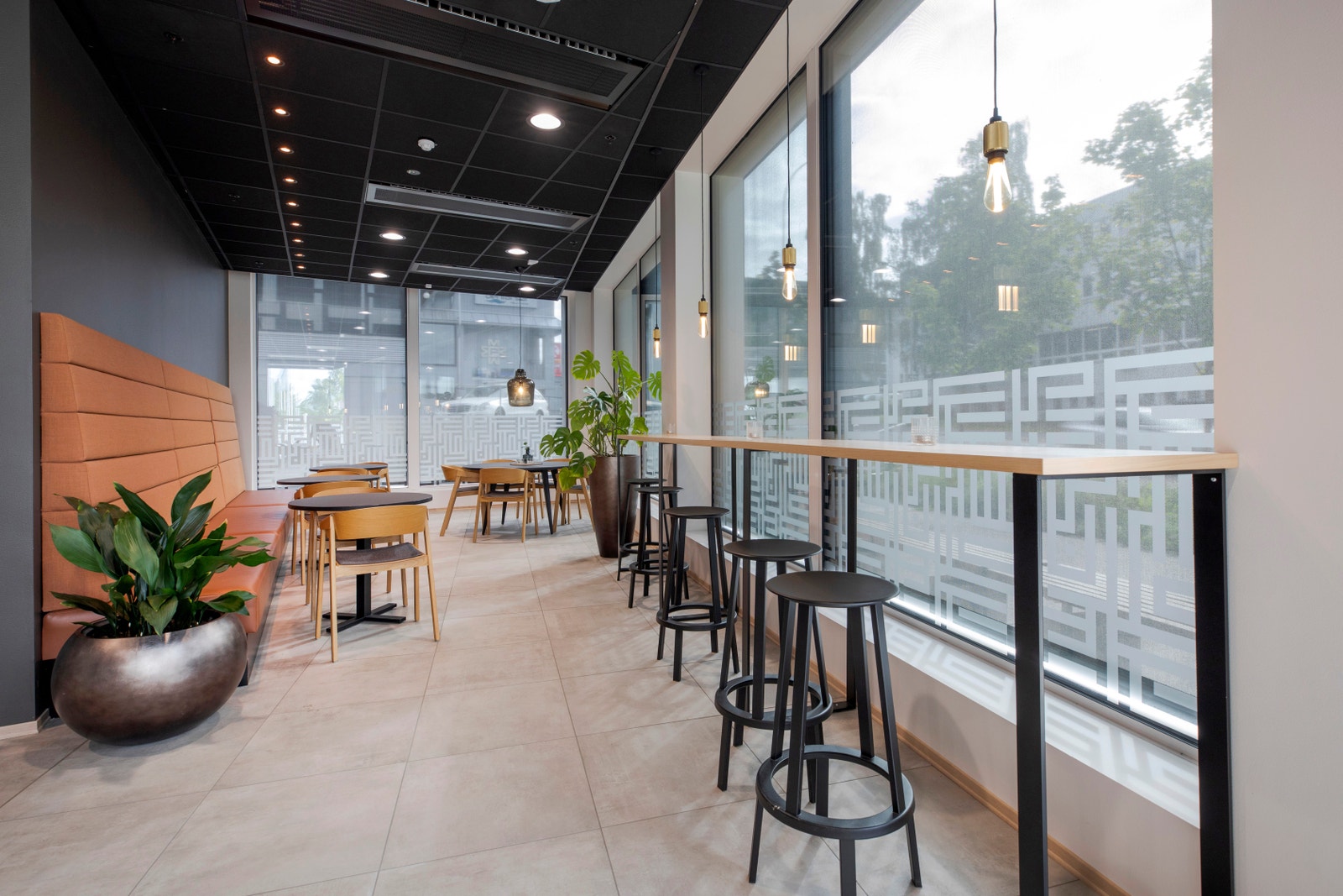 Kaffebar på bakkeplan / felles Galleribilde