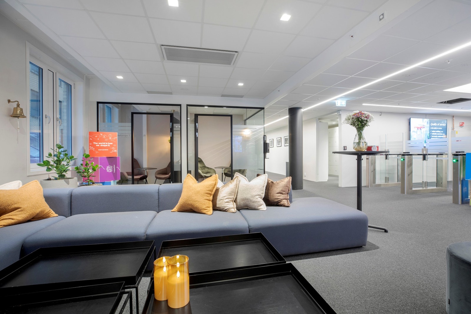 Lokalet har store og fine sosiale soner. Galleribilde