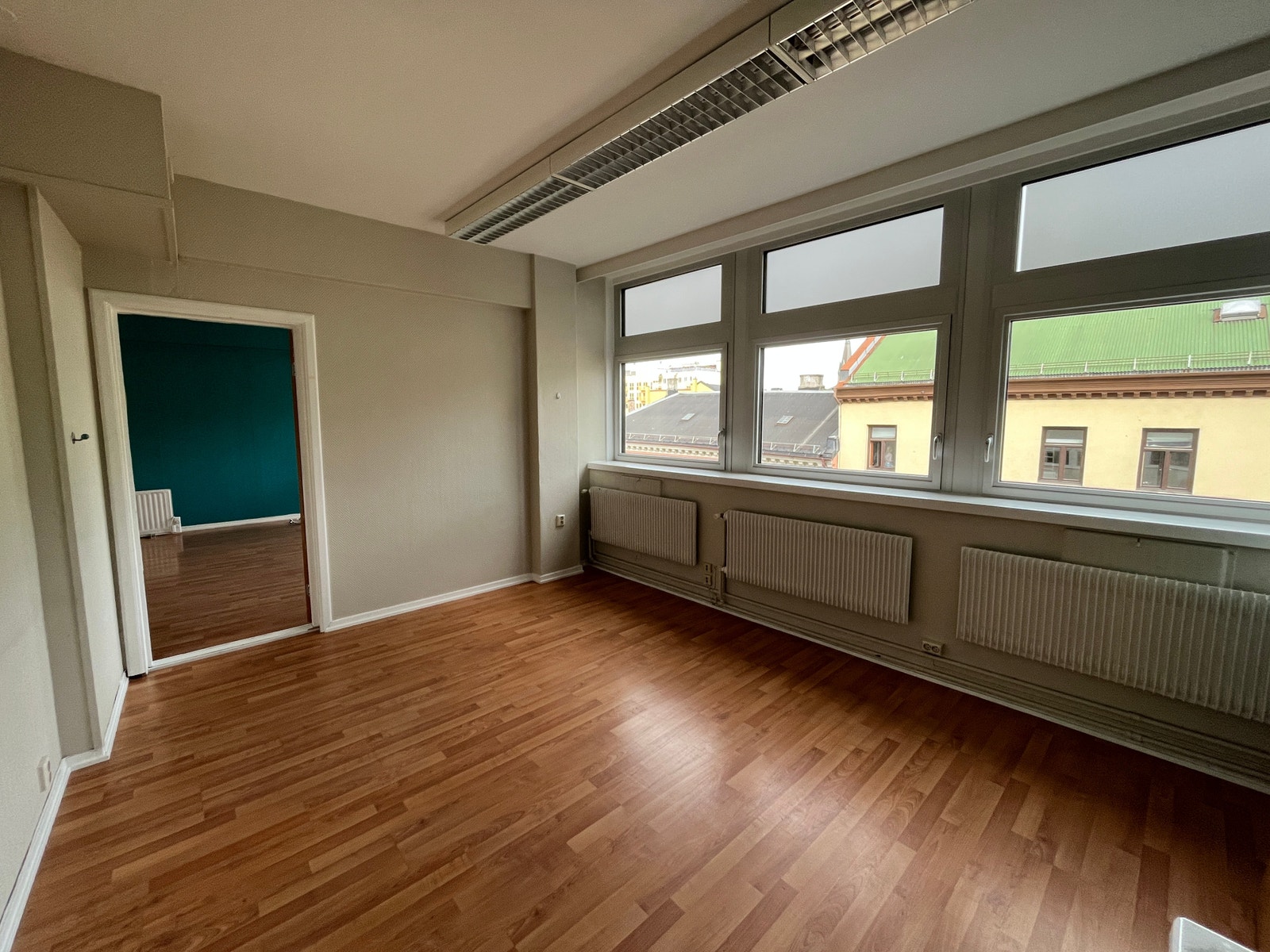 Kontor 518 består av to rom og en gang Galleribilde