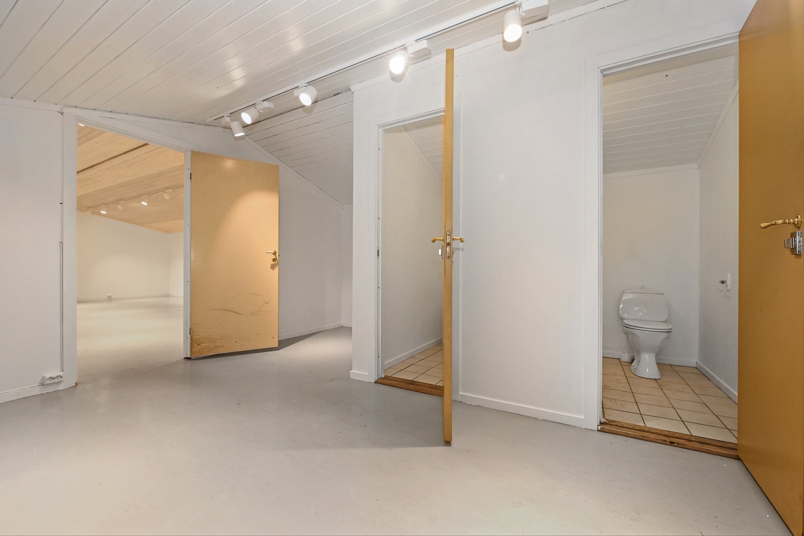 Fra gangen mot WC og oppholdsrom Galleribilde