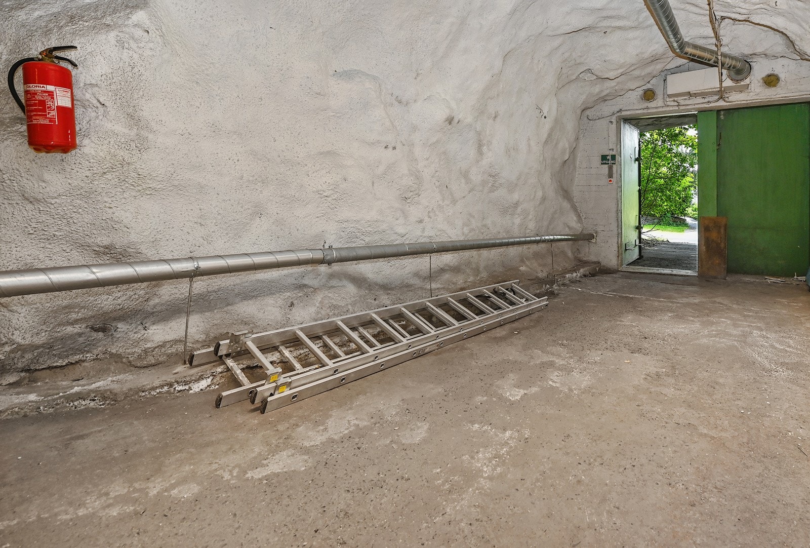 Fra innsiden av hallen mot inngangen Galleribilde