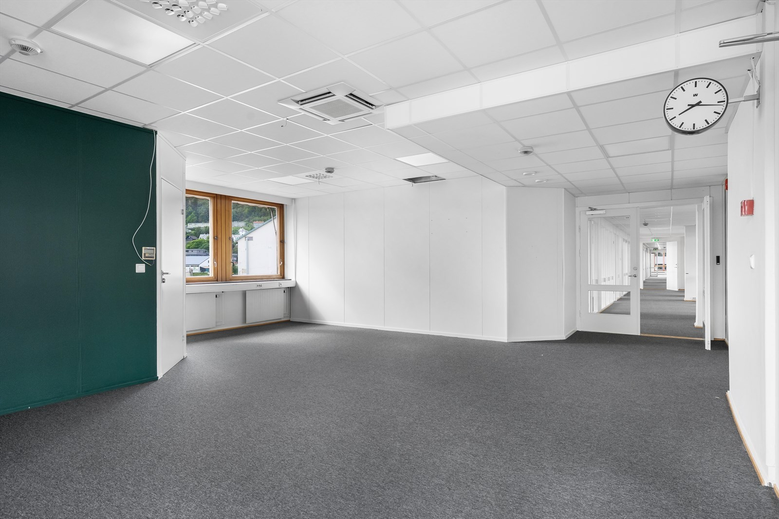 De ledige lokalene i 2. etg. BTA ca. 654 m² som kan leies samlet eller deles mellom to leietakere.