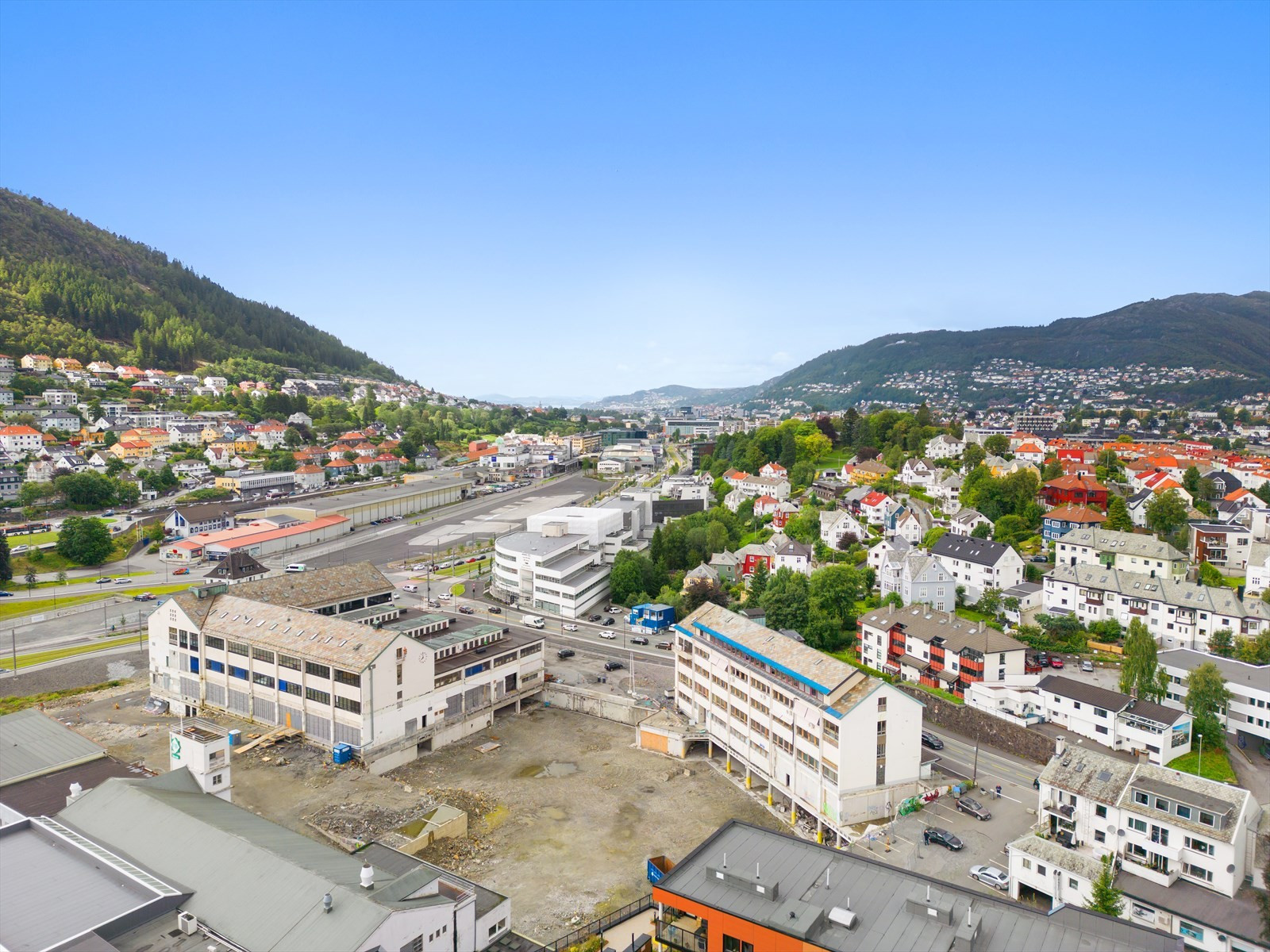Området Bergensmeieriet ligger på Minde, ca. 3 kilometer fra sentrum og 200 meter fra nærmeste stopp på Bybanen. Her skal det nå utvikles flere hundre boliger i tillegg til næringsvirksomhet.
