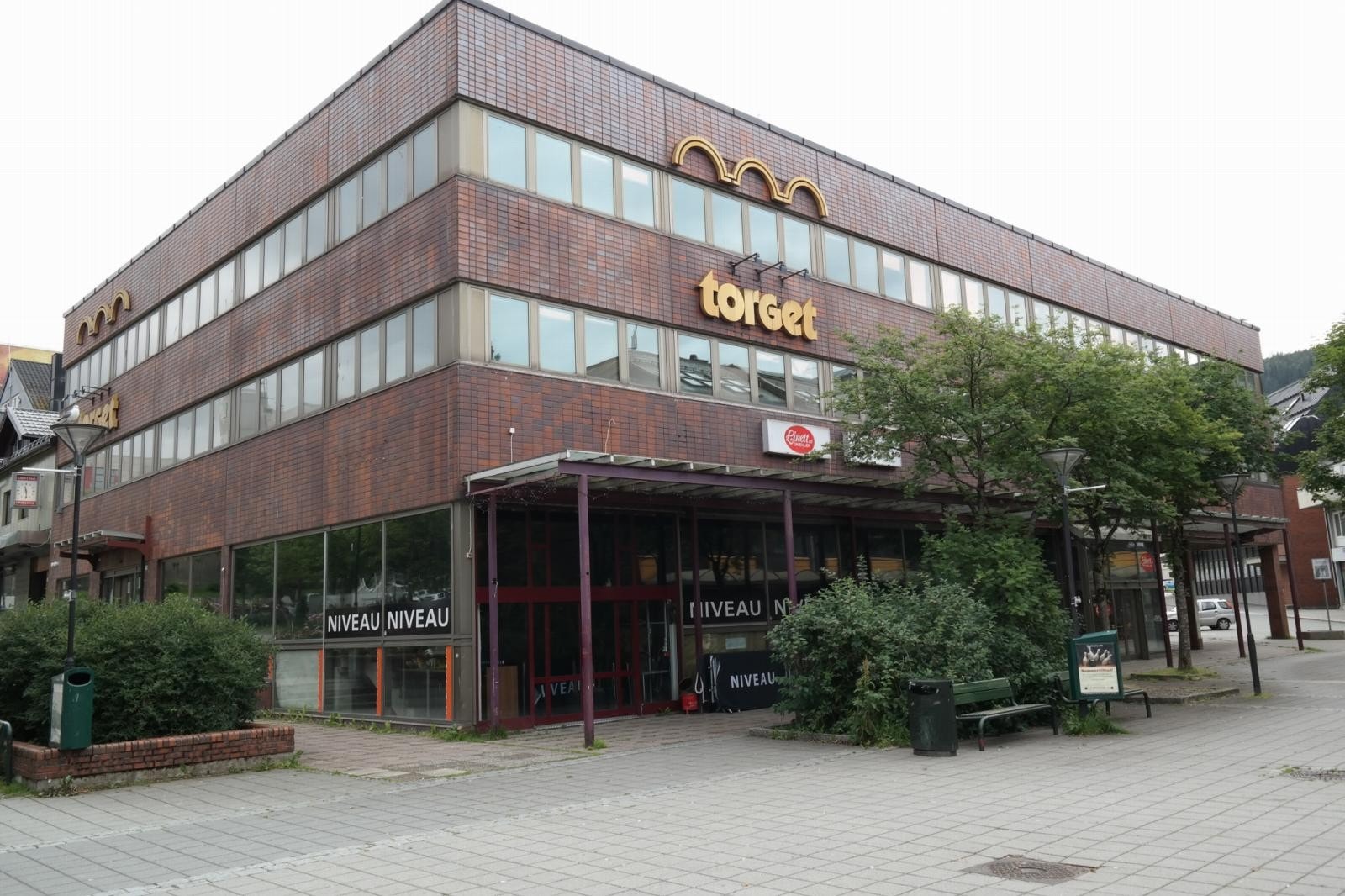 Hjørne Nordahl Griegs gt. - Jernbanegata. Galleribilde