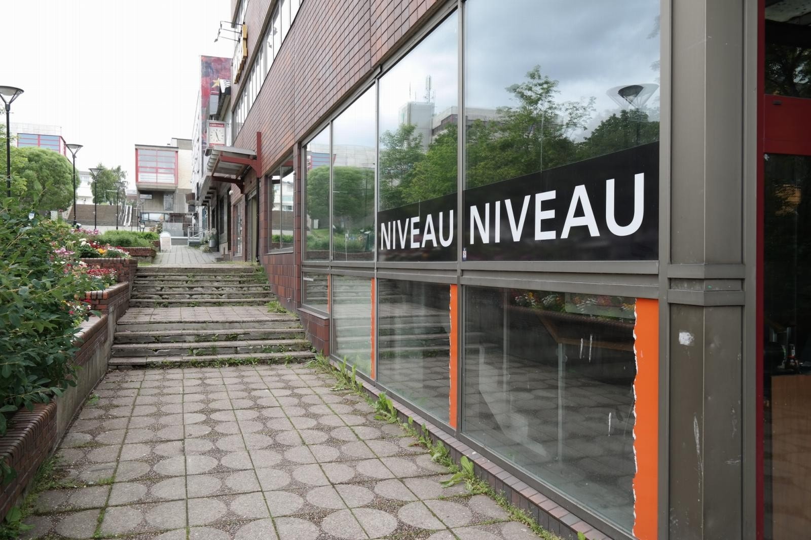 Passasje Jernbanegata. Galleribilde