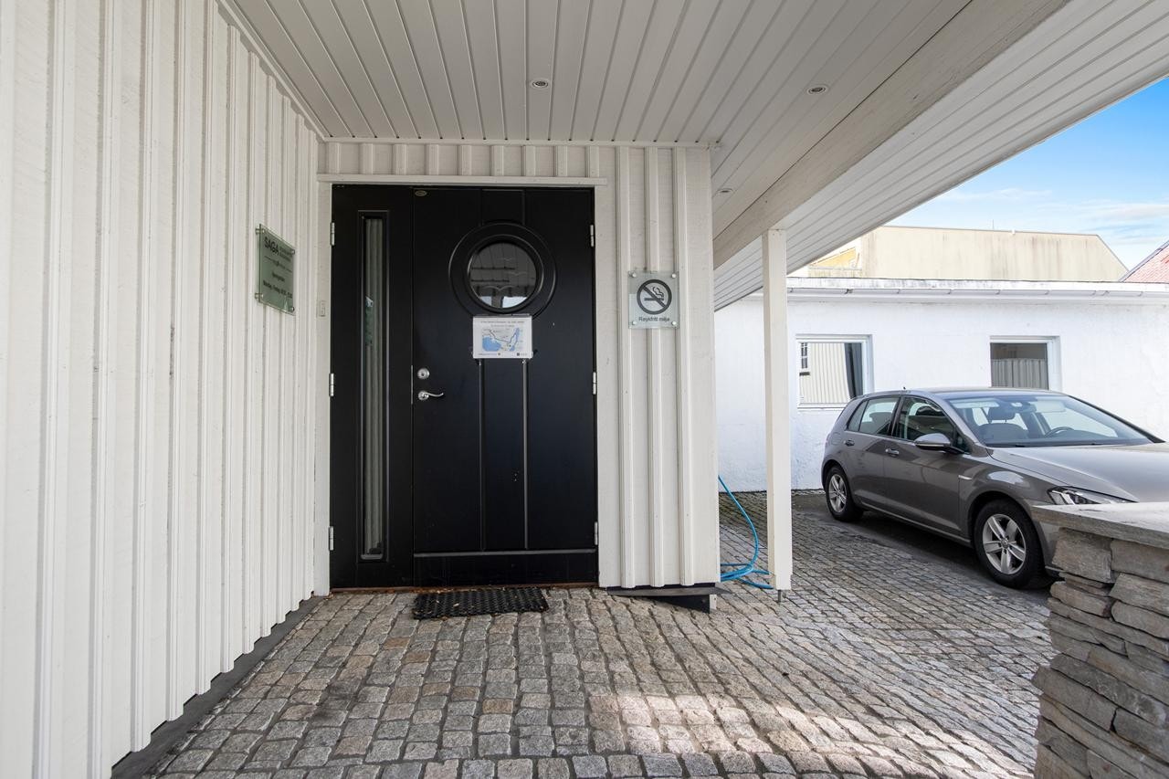 Inngang til kontorer Galleribilde