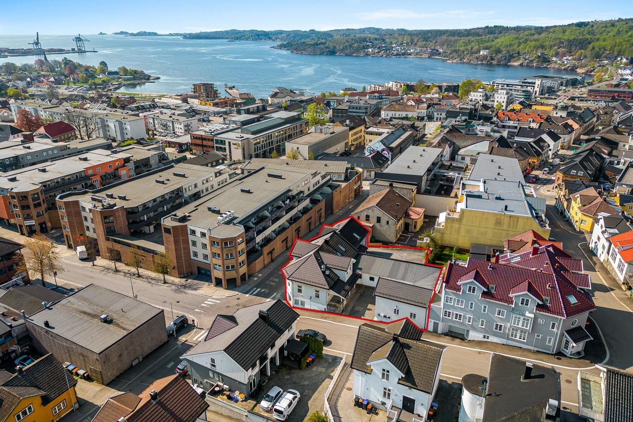 Rød linje viser tomtegrense Galleribilde