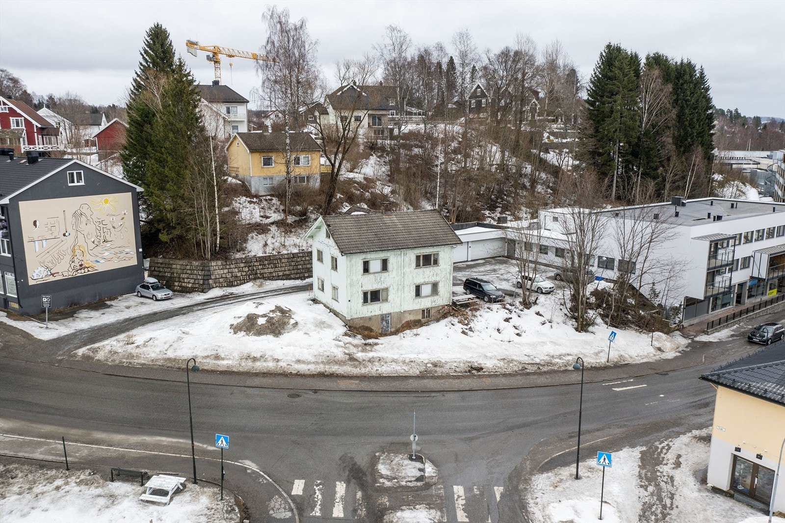 Bolighuset har lav bygningsteknisk standard og forutsettes revet ved videre utvikling av eiendommen. Galleribilde