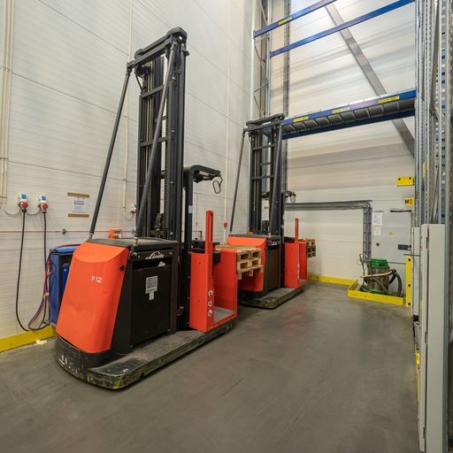 Ladepunkt for eltruck Galleribilde