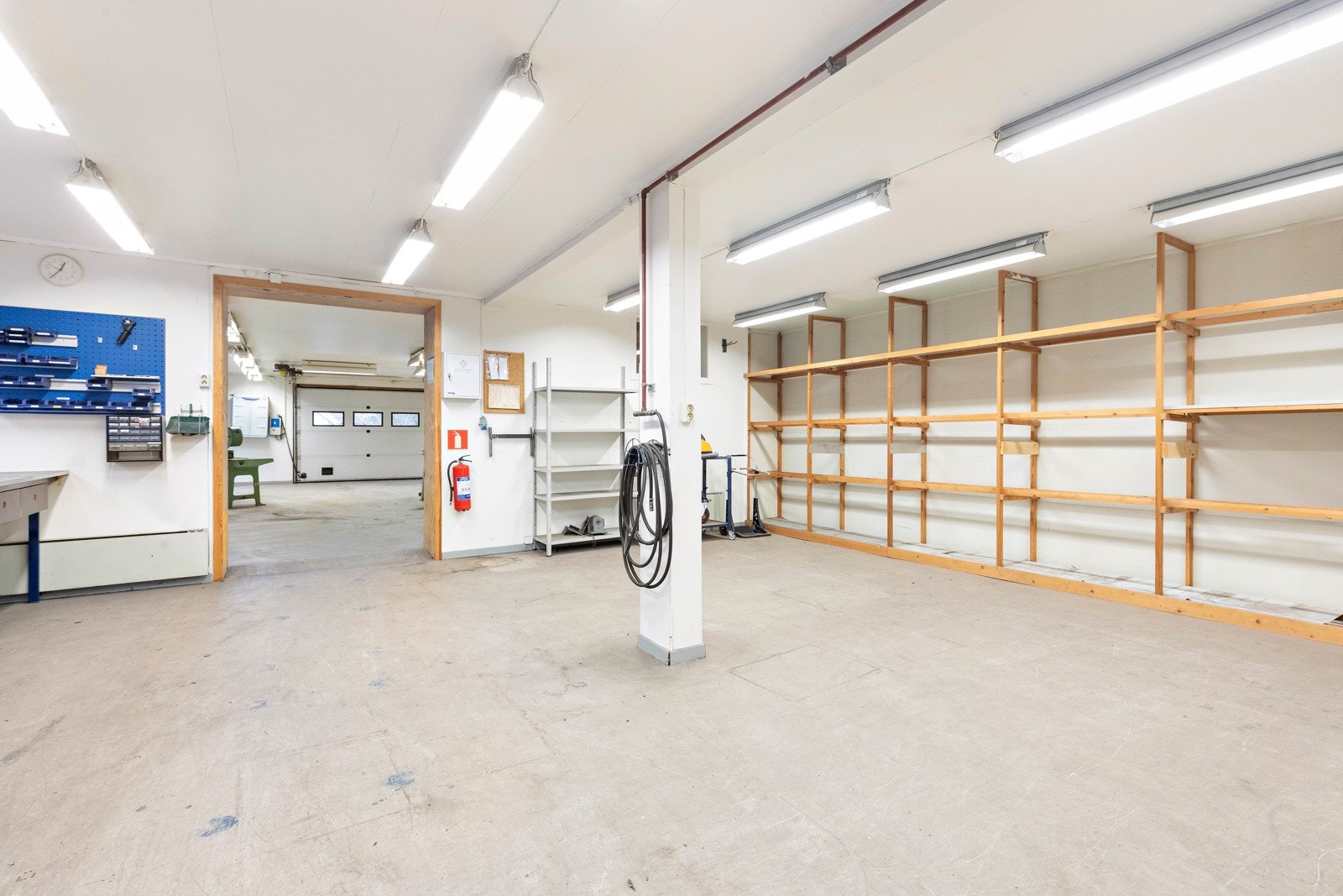 Underetasjen, her er stort verksted/lagringsrom Galleribilde