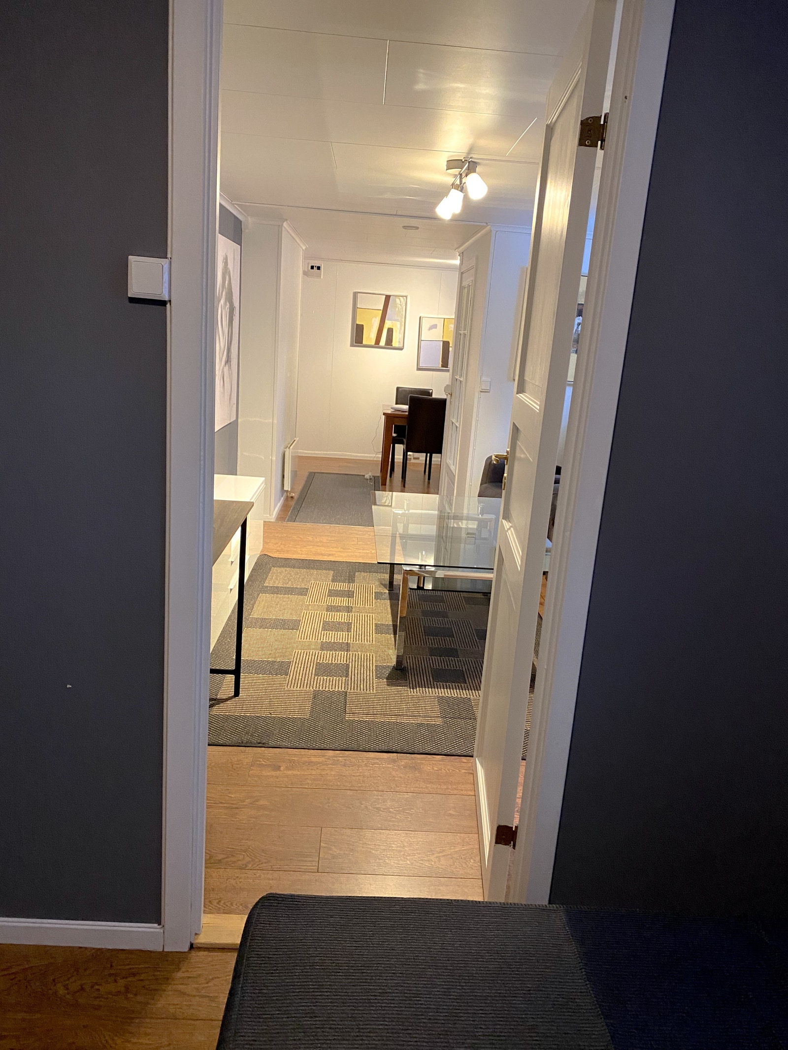 Bilde i fra soverom inn mot stue Galleribilde