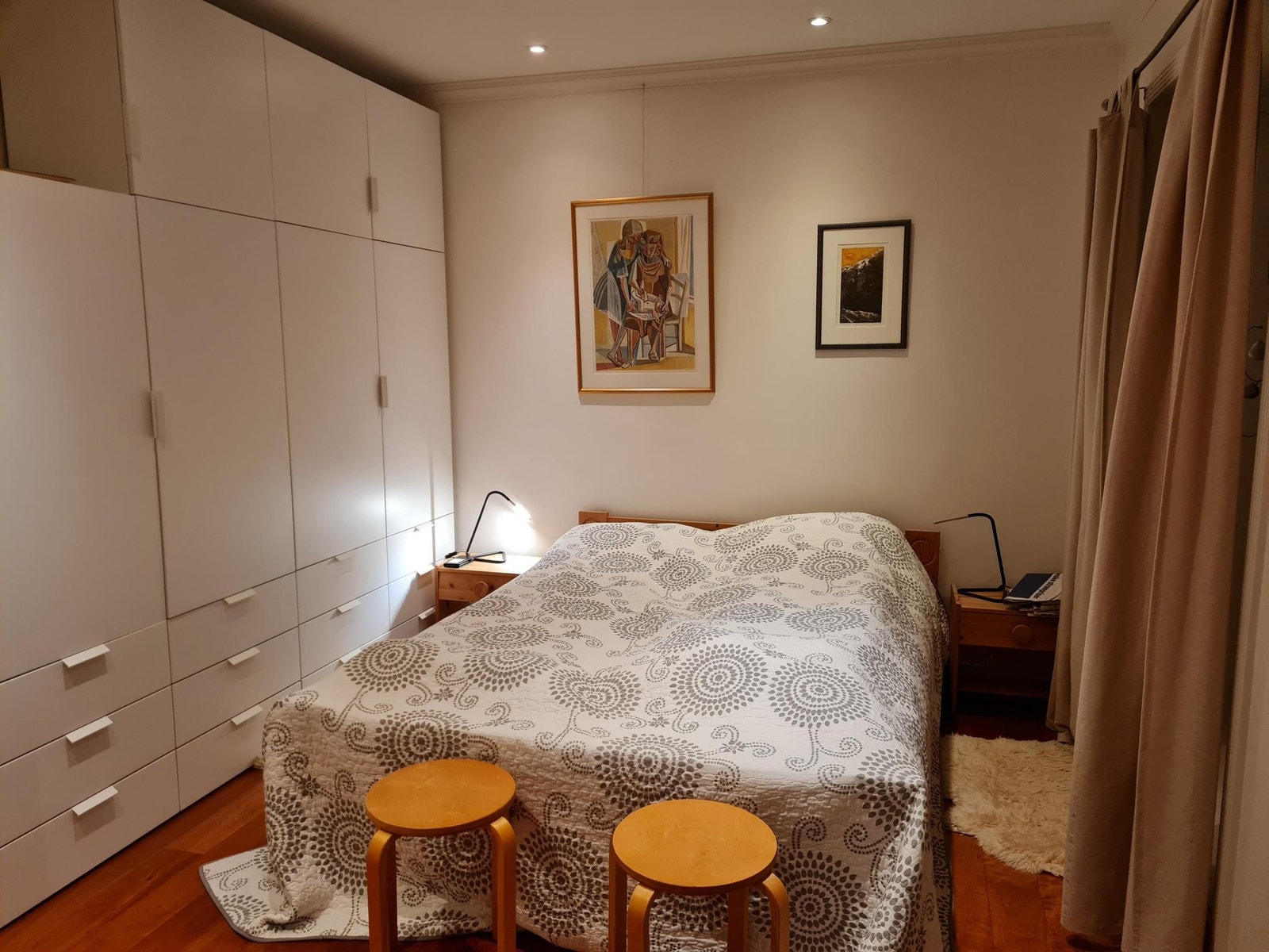 Soverom med dobbel seng Galleribilde