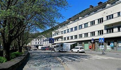 Kyrkjebø , fasade mot Vangskyrkja Galleribilde