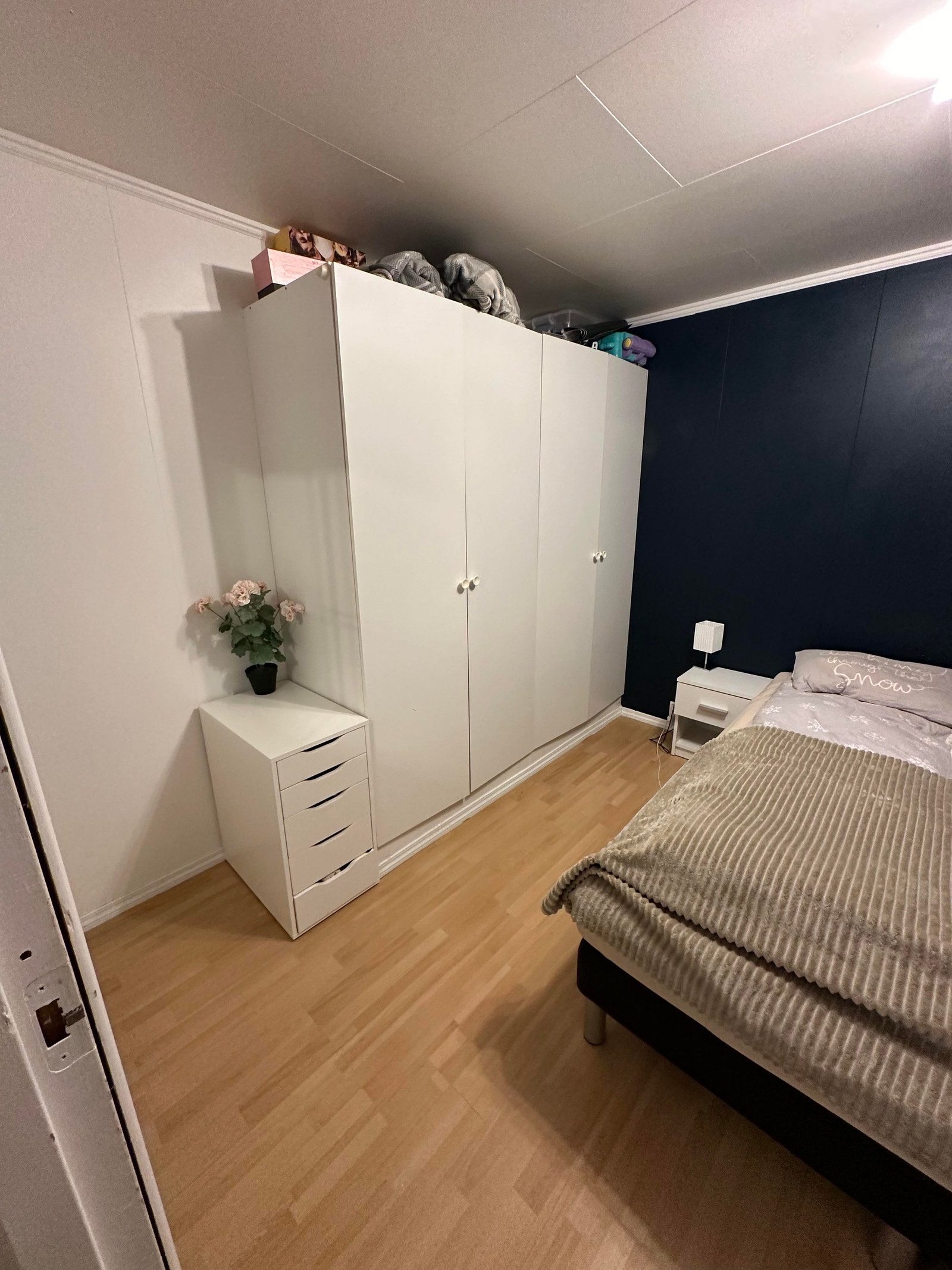 Dobbel garderobe på soverom
Ingen innsyn Galleribilde