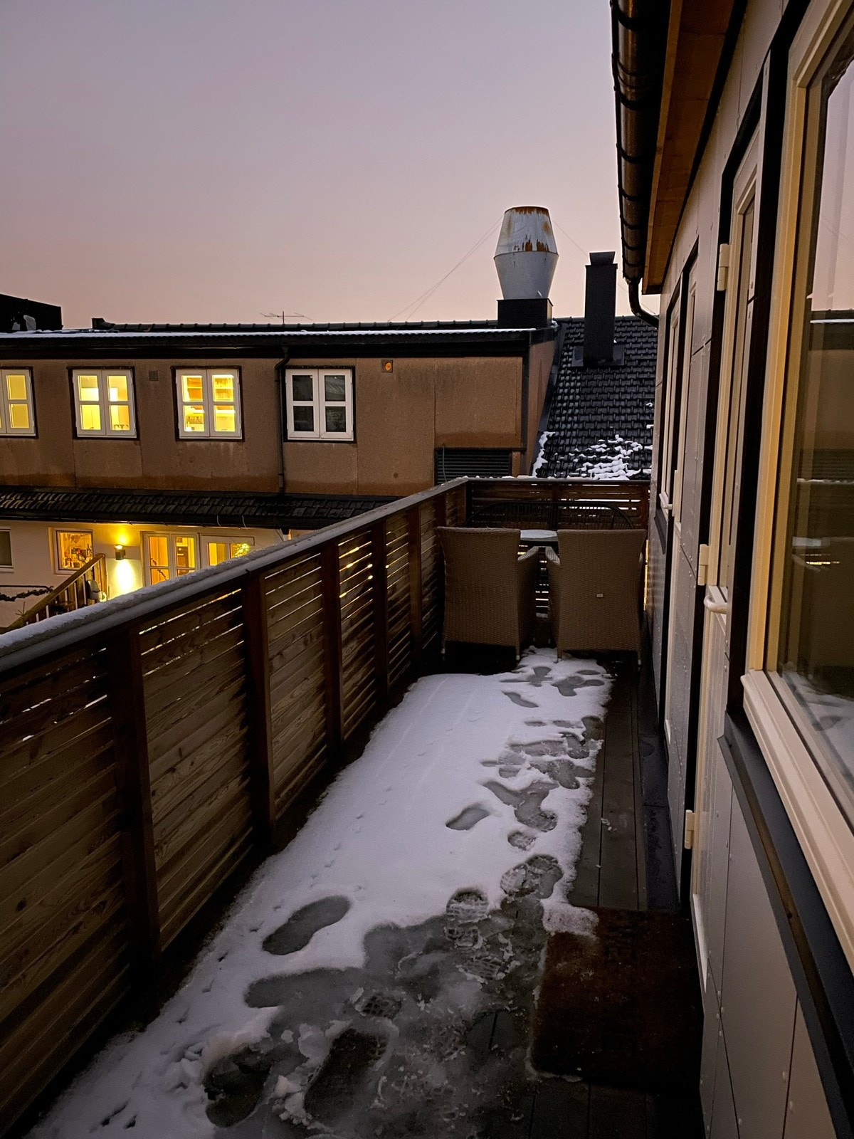 Privat veranda med kveldssol Galleribilde