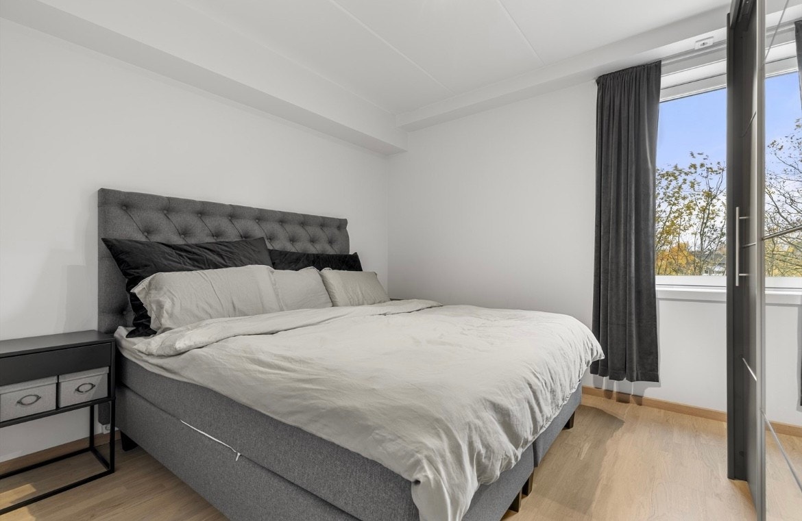 Soverommet har god plass til dobbeltseng. Galleribilde
