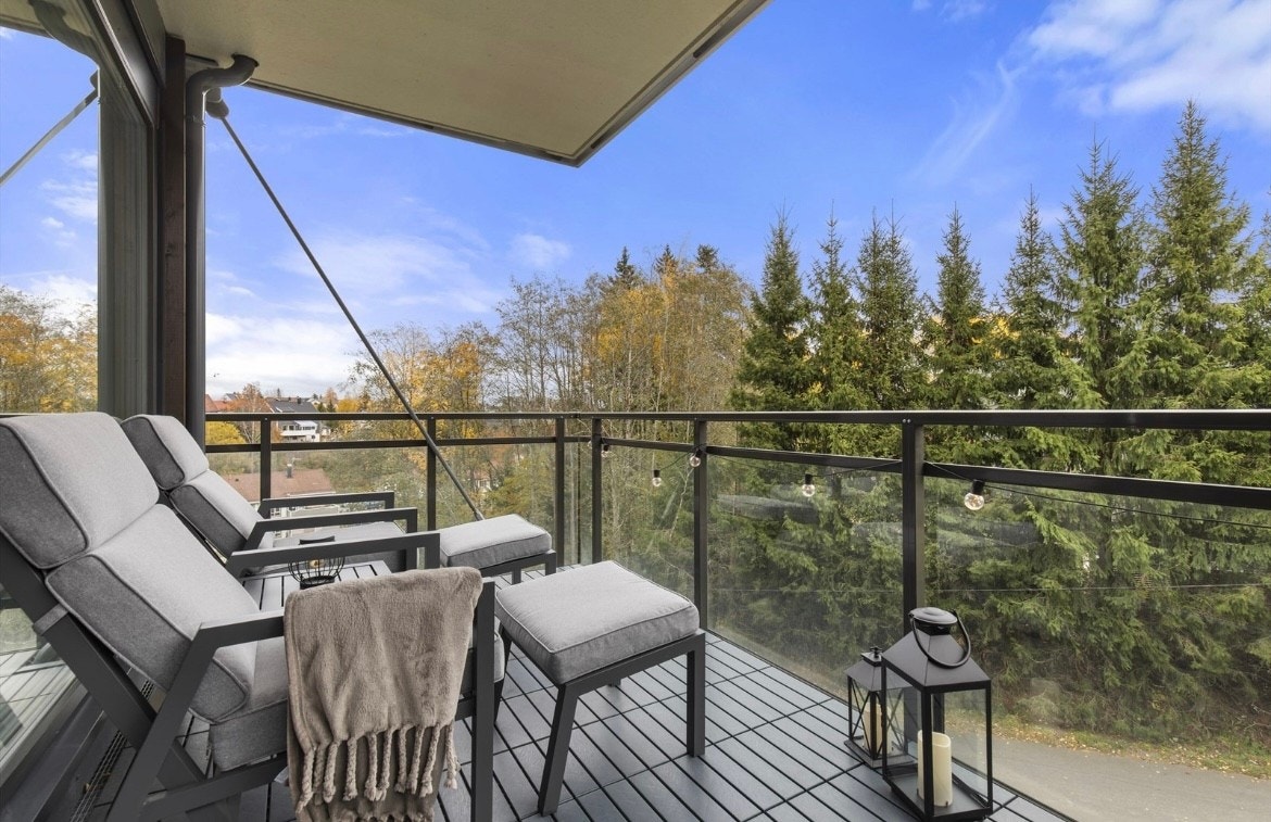 Morgensol på balkongen. Galleribilde