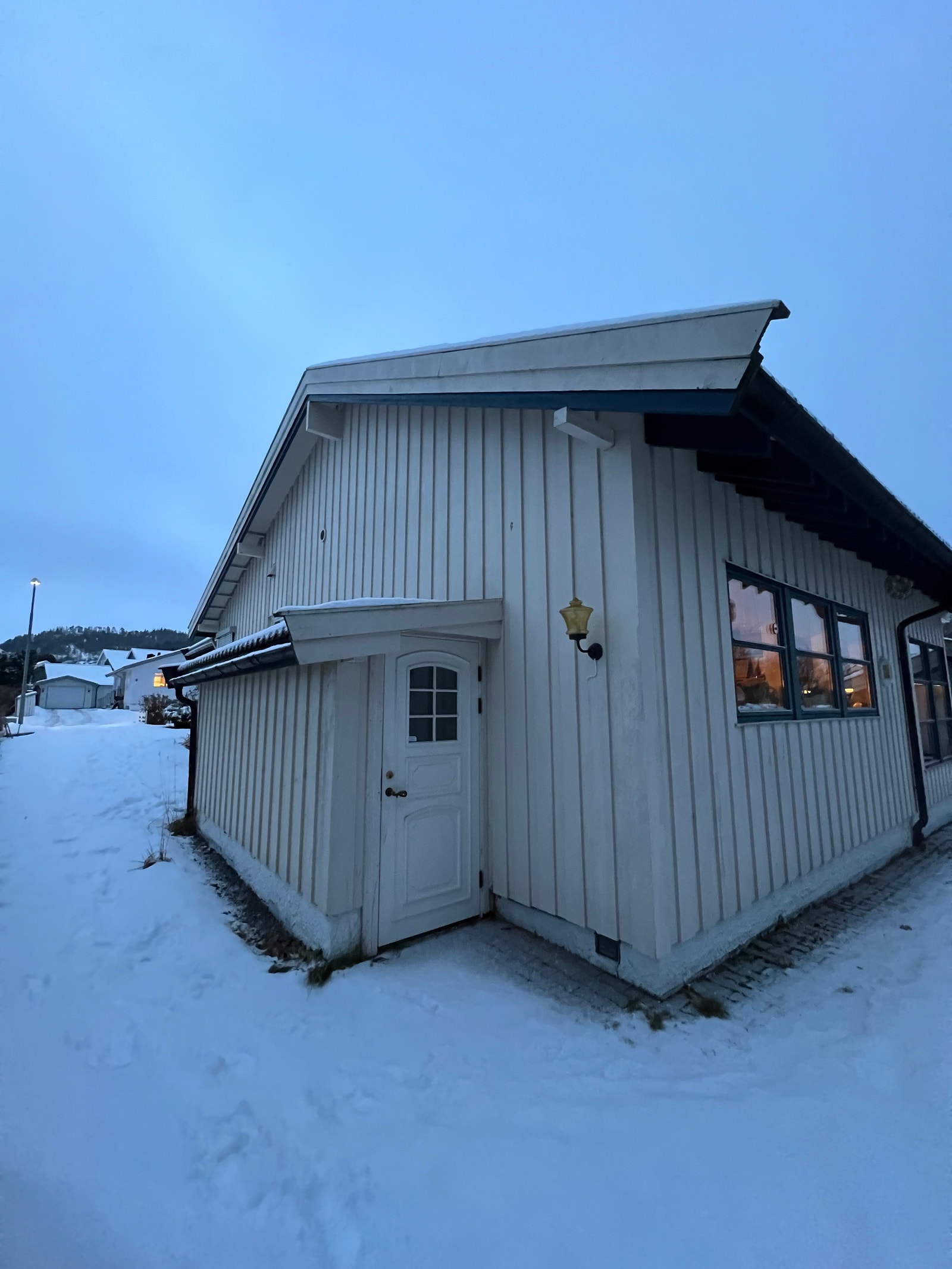 inngang til sokkel leilighet for leietaker Galleribilde