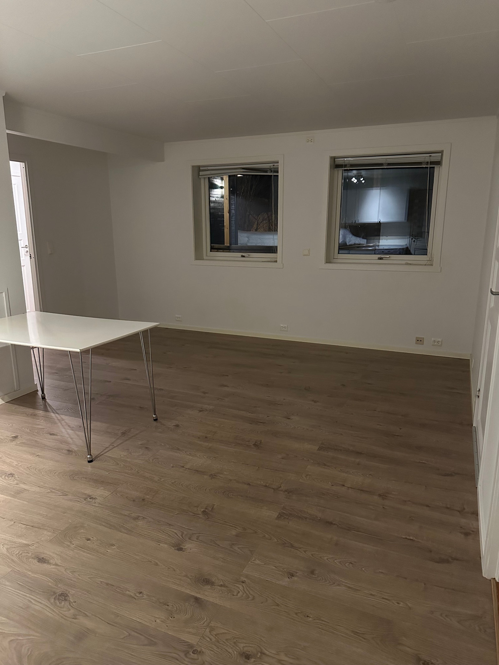 Stue og kjøkken i åpen løsning. Galleribilde