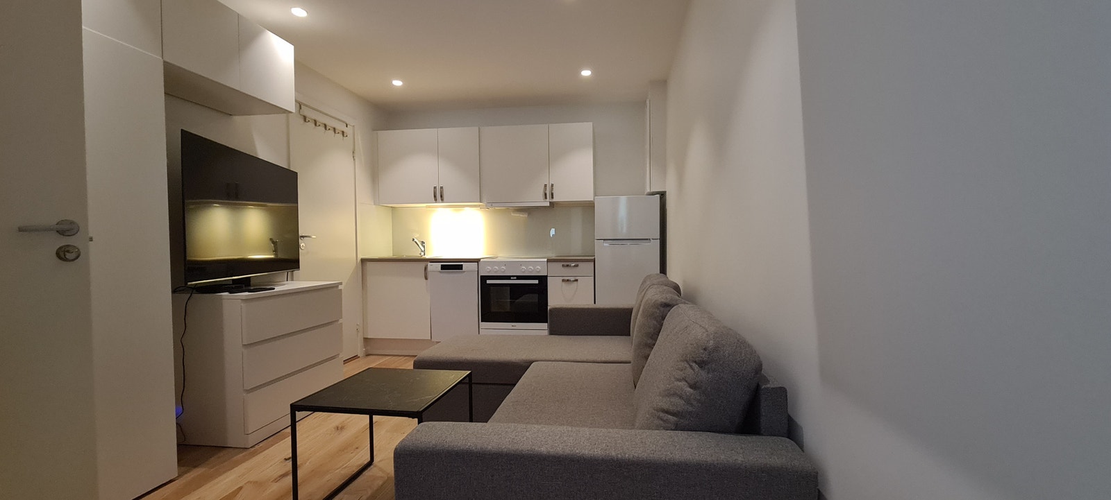 Leies ut fra 01.05,primært for en langtidsleie....for rolig, ryddig ung voksen i jobb eller studieløp. Galleribilde