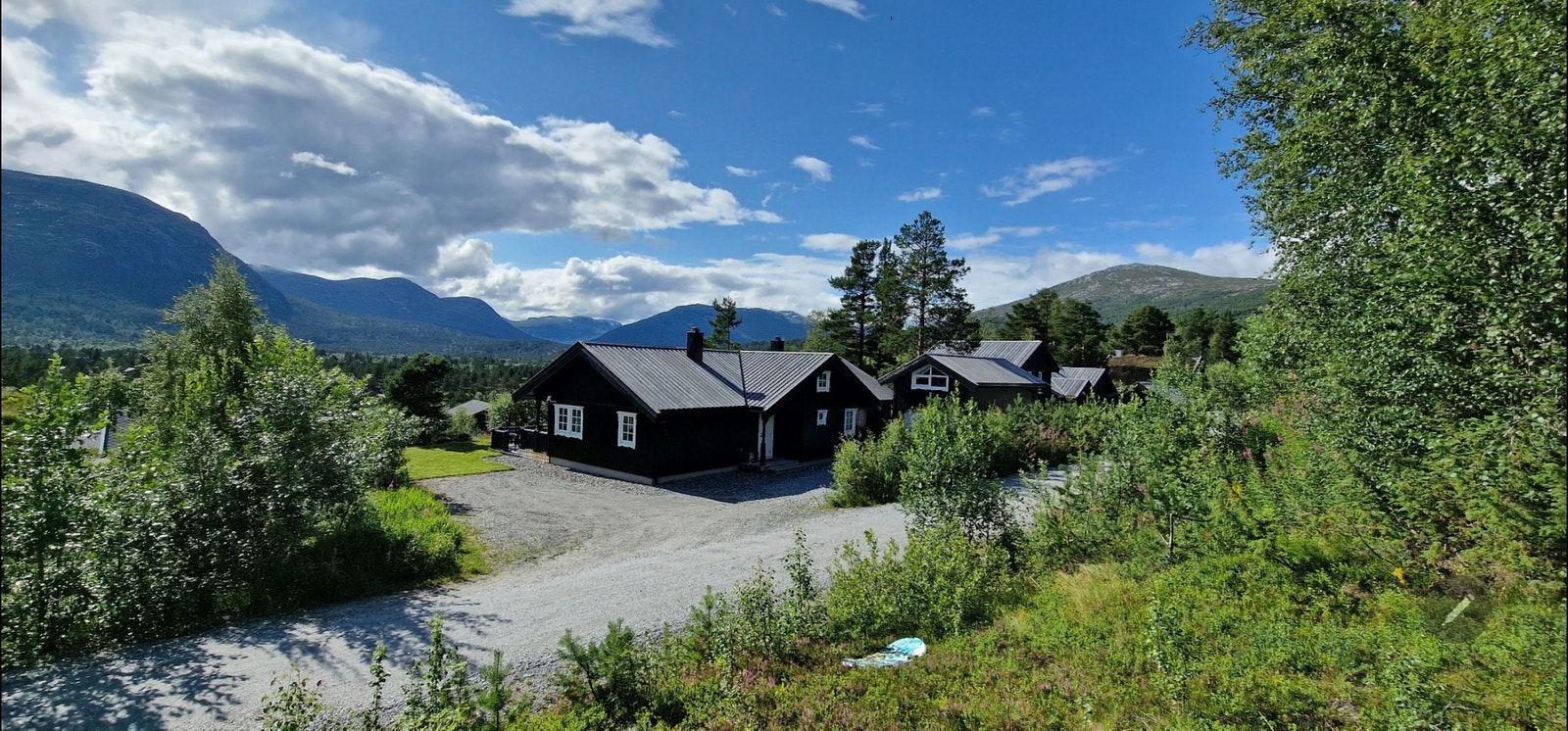 Ligger fantastisk til med maksimale solforhold og utsikt. Ingen gjennomgangstrafikk Galleribilde