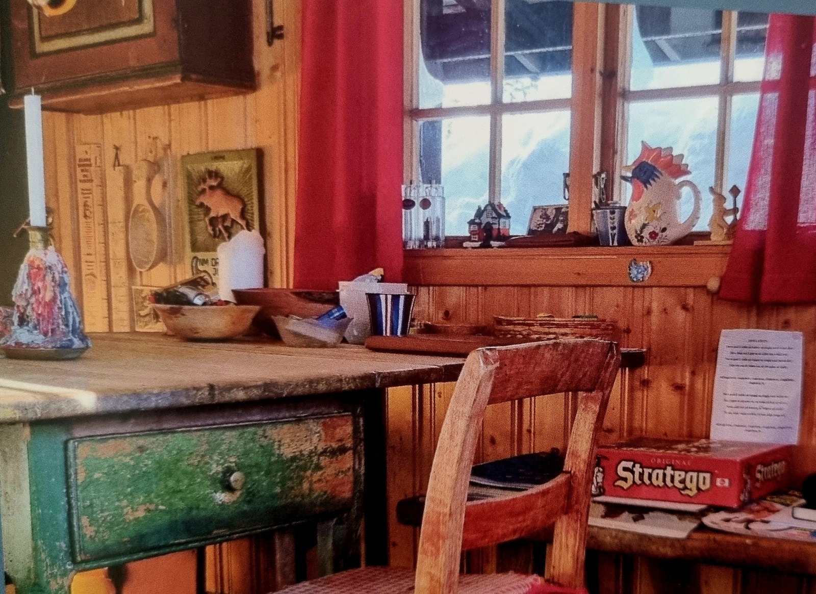 Inne i hytta Galleribilde