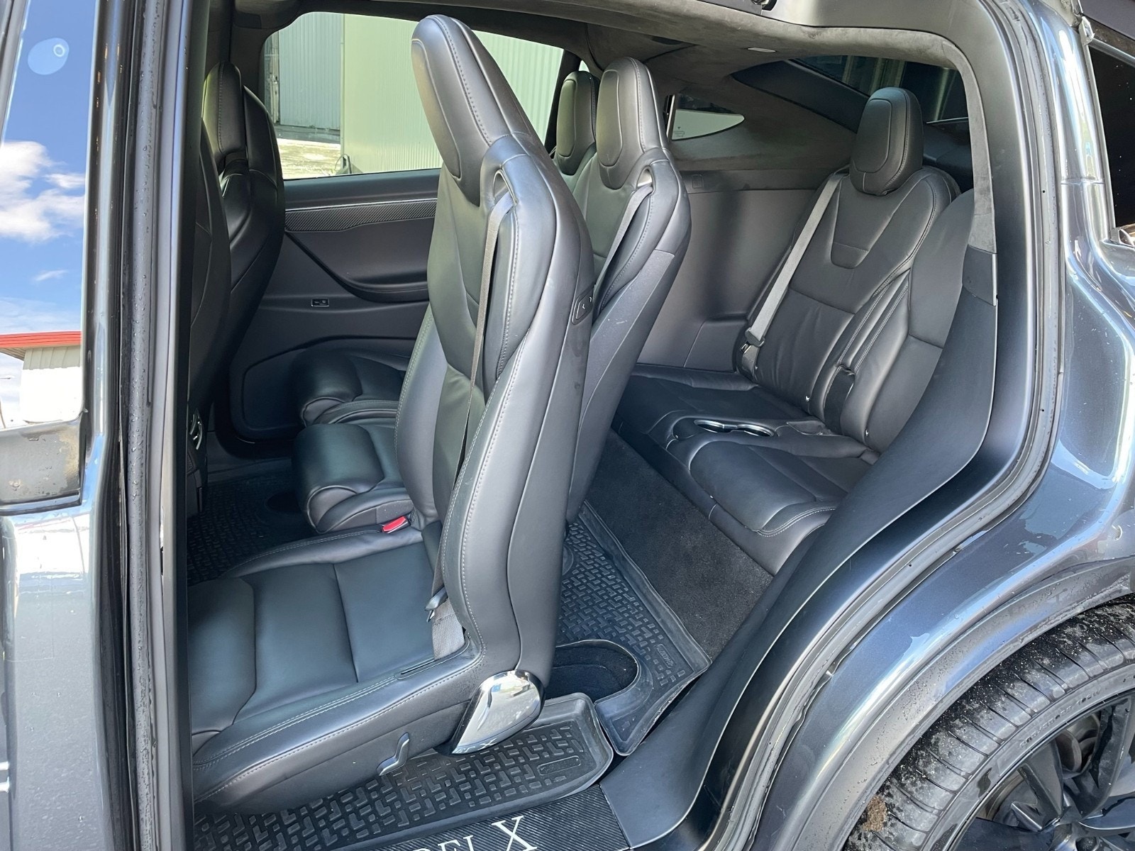 Tesla Model X 11