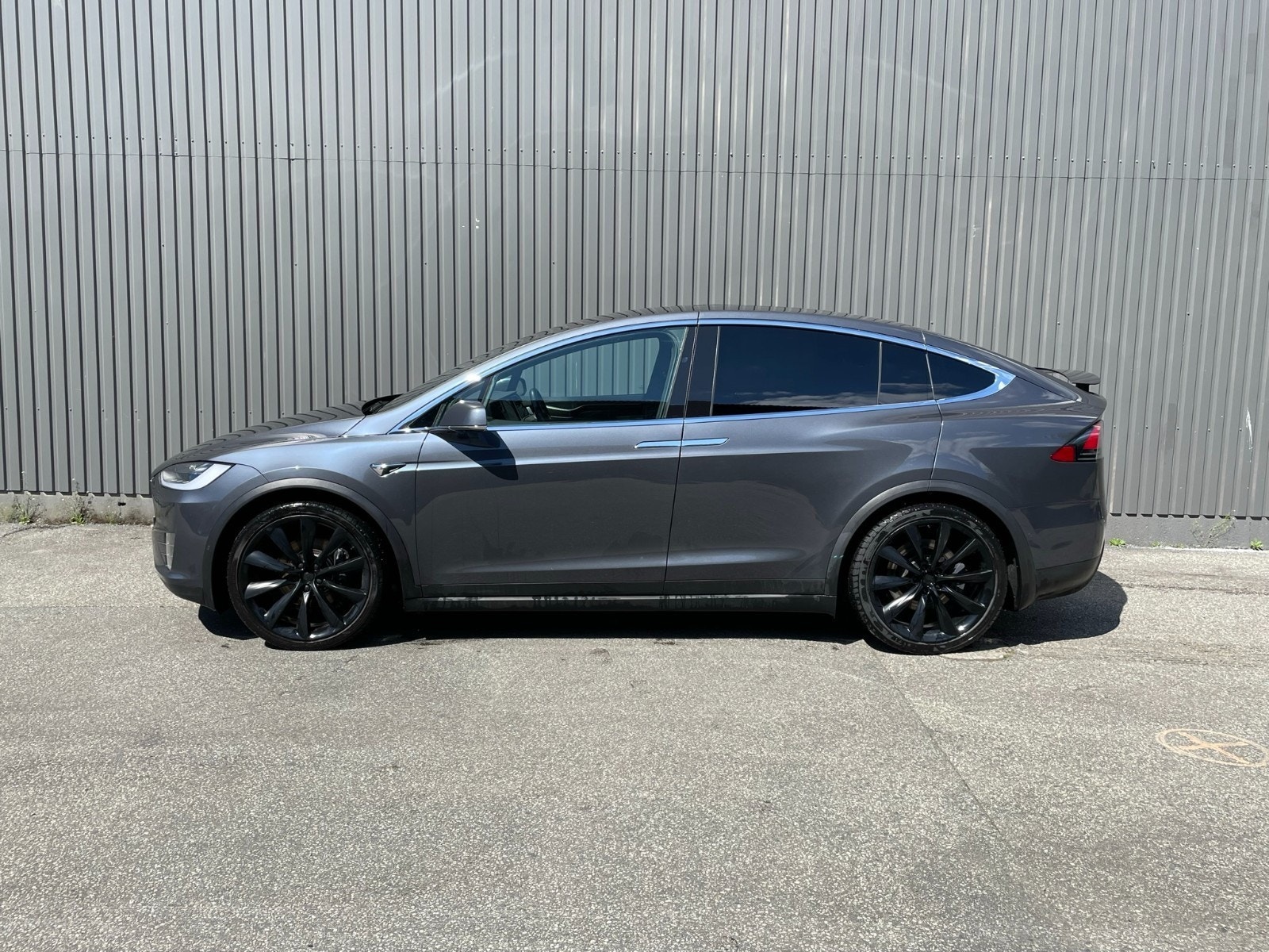 Tesla Model X 2