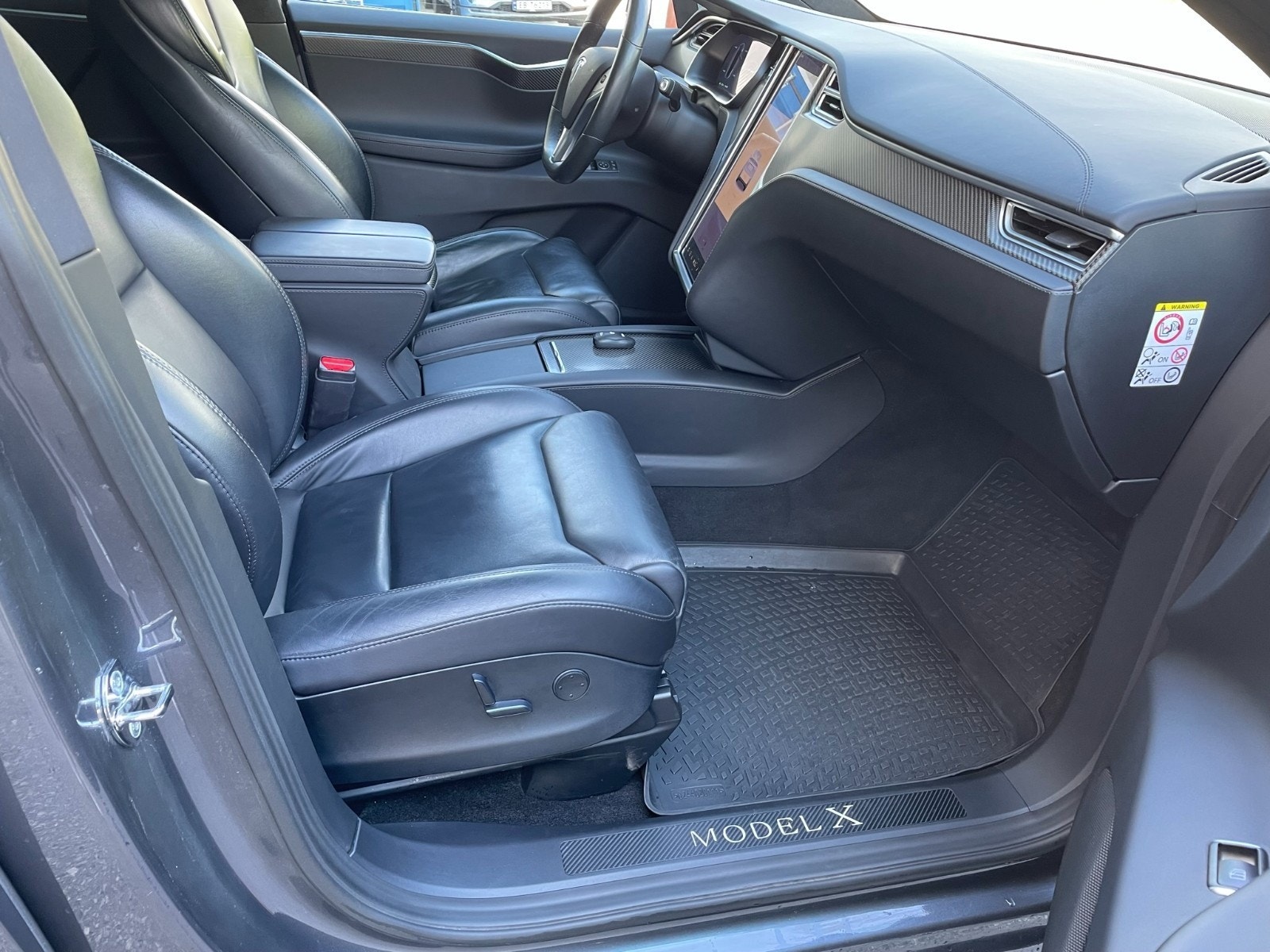 Tesla Model X 8