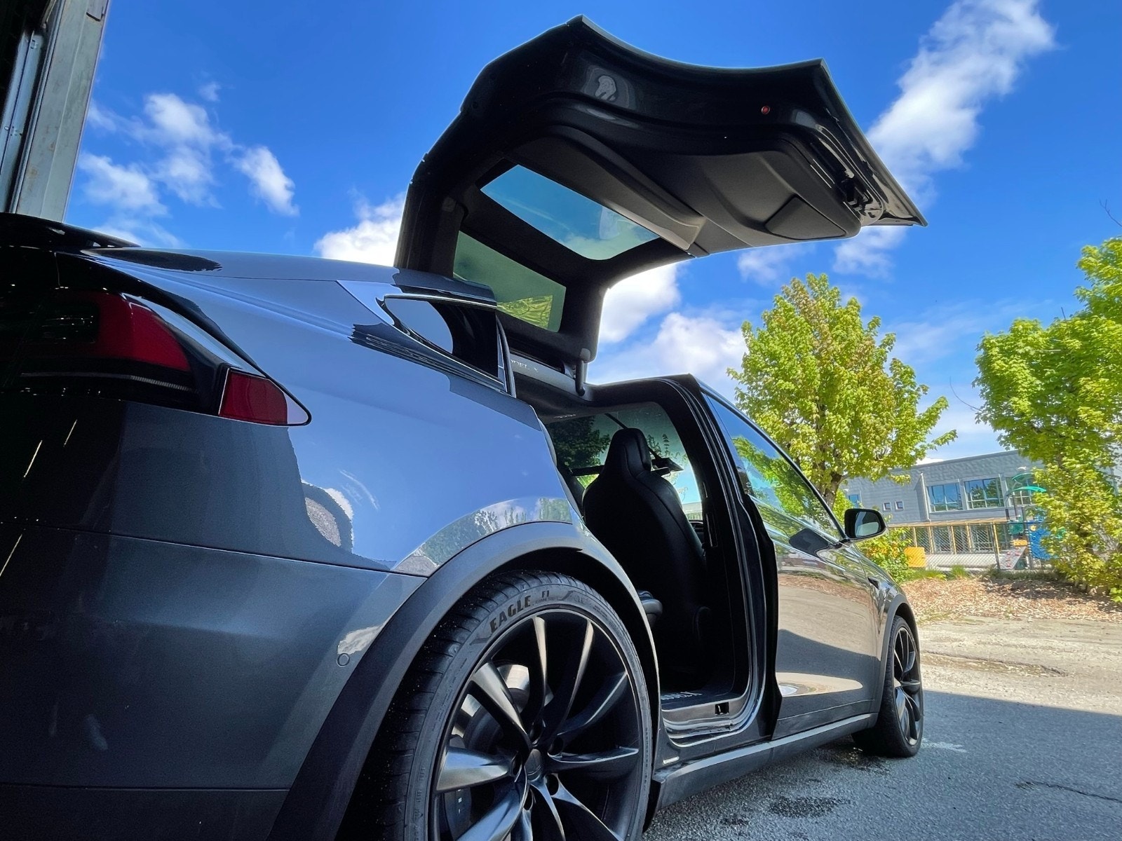 Tesla Model X 4