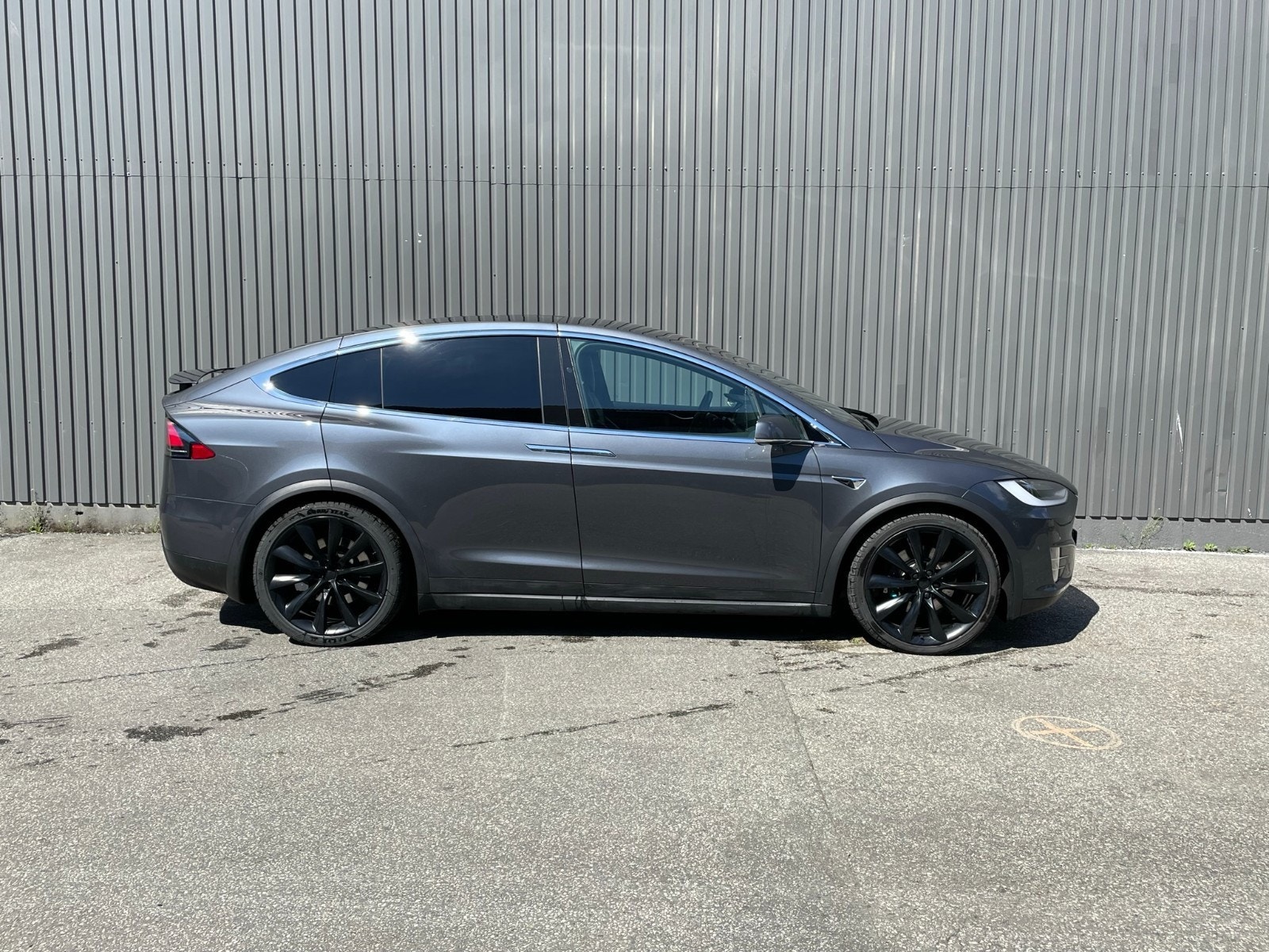 Tesla Model X 3