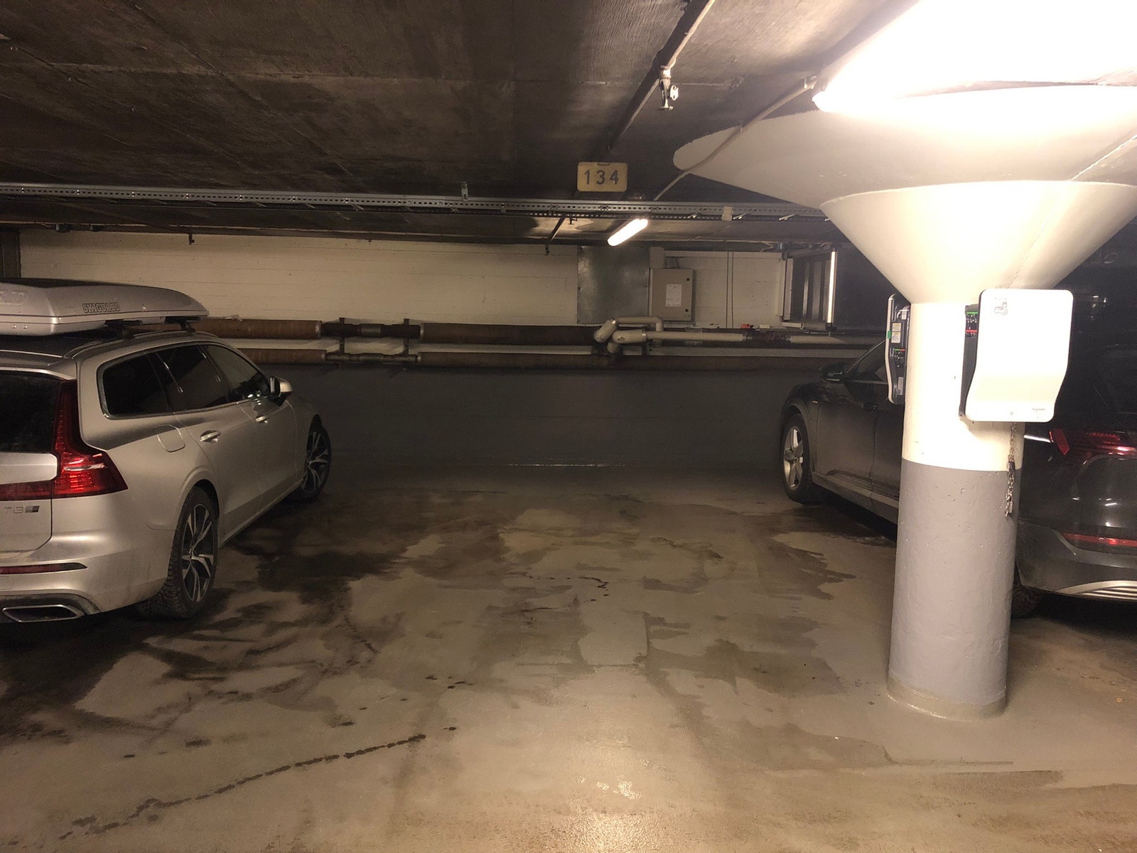 Romslig plass Galleribilde