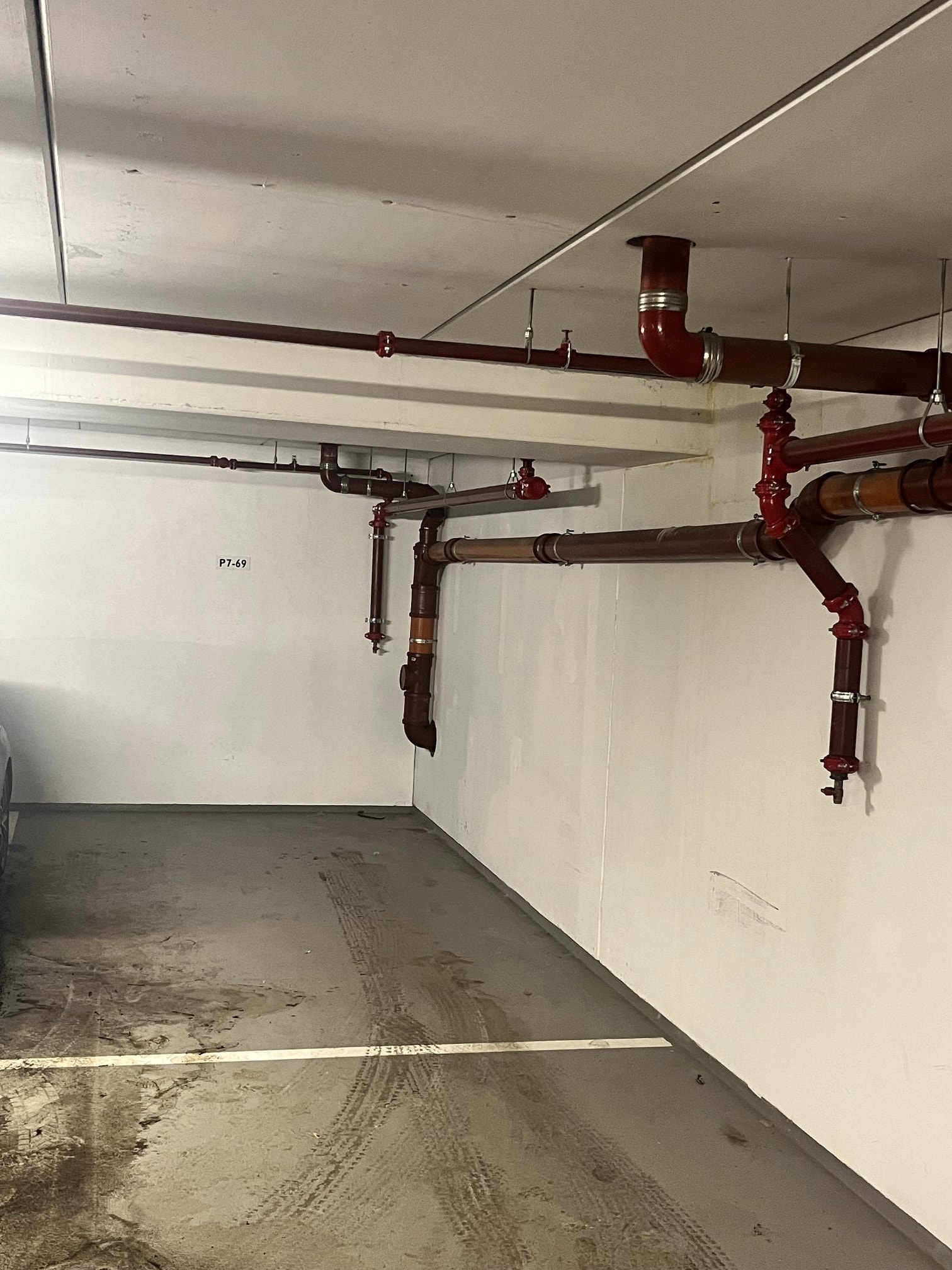 Skjermet plass mot vegg, uten stolper Galleribilde