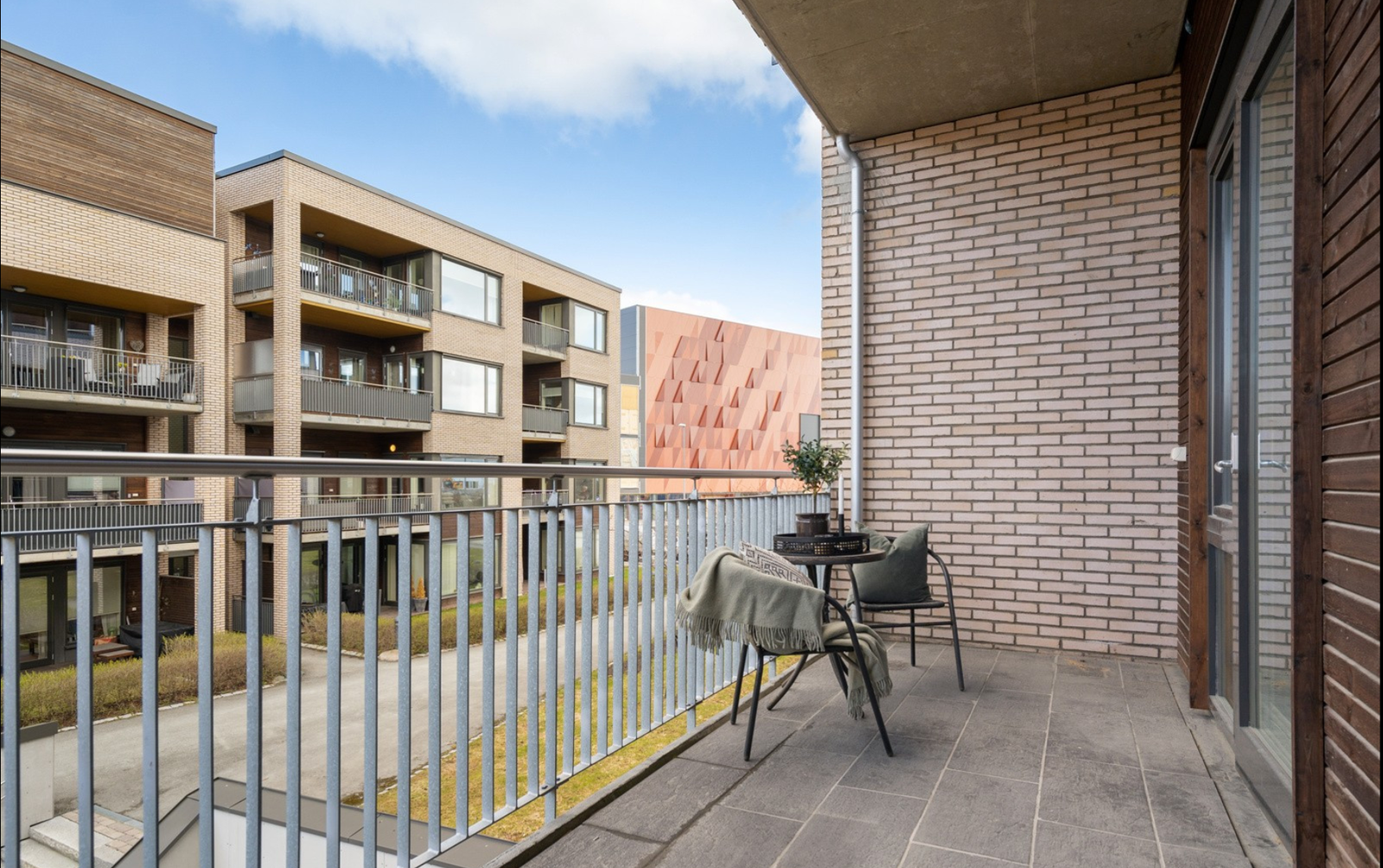 Balkong fra hovedsoverommet er på hele 11,7 kvm. Galleribilde