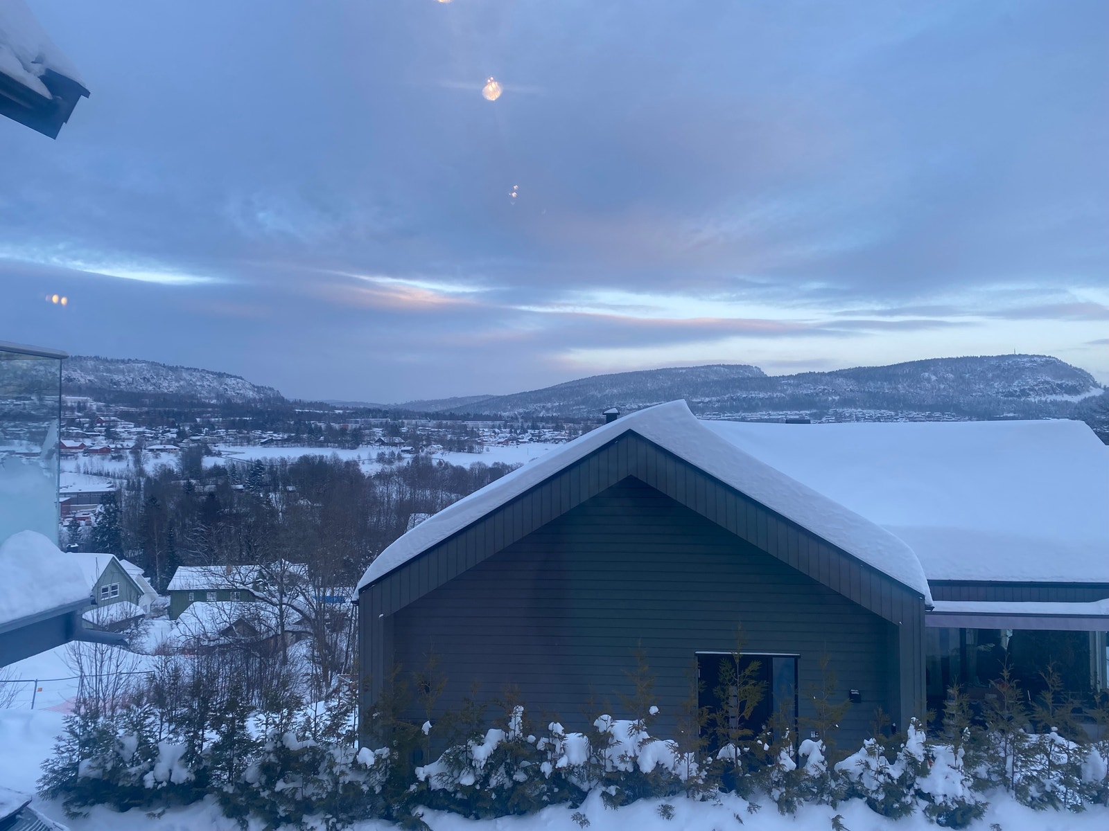 Utsikt fra vindu i stue/soverom Galleribilde