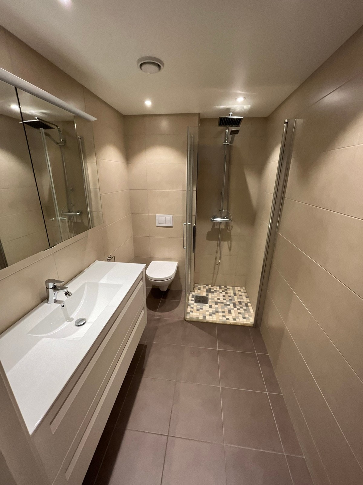 Bad (1 Etg.) Galleribilde